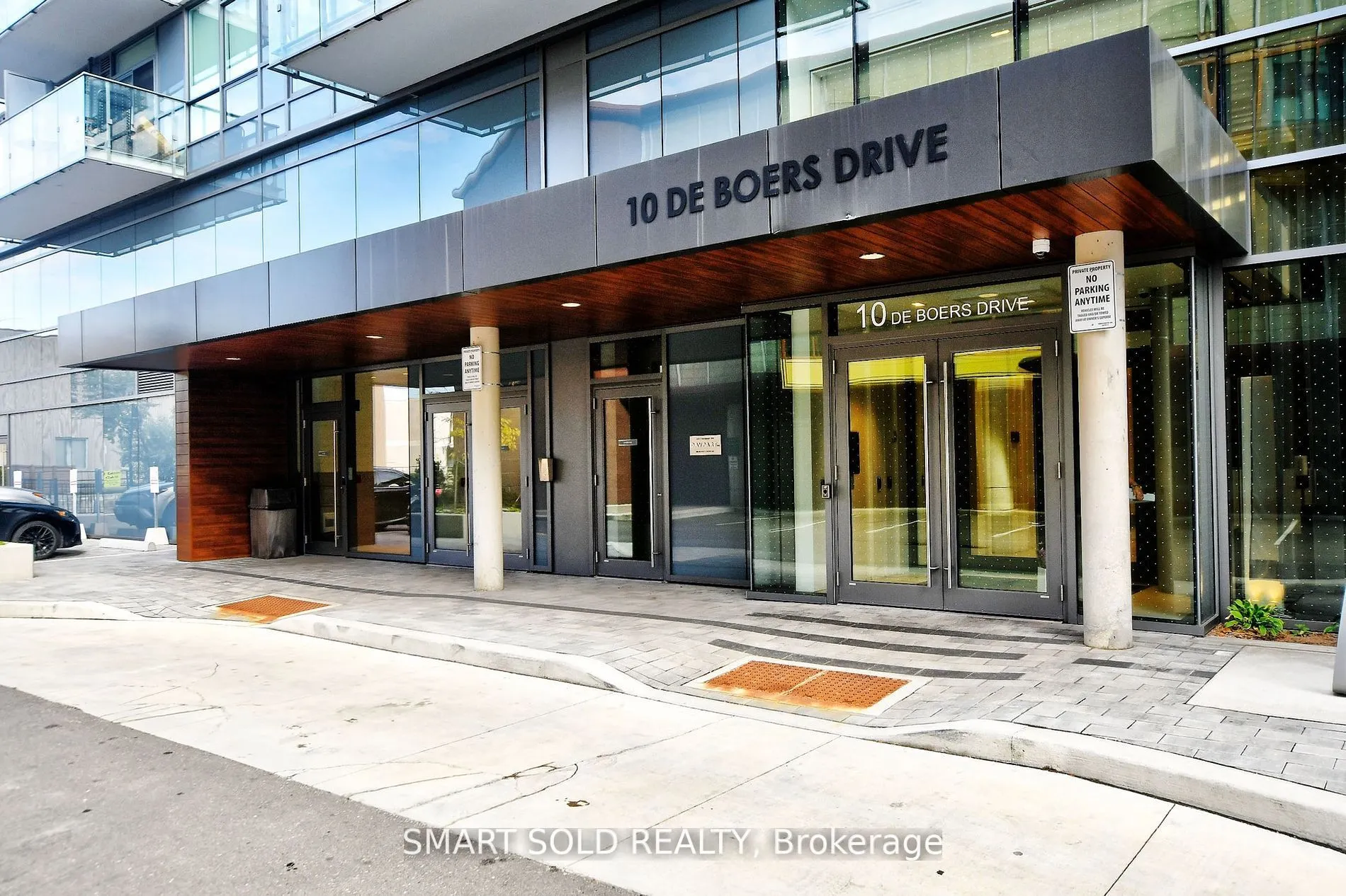 10 De Boers Drive, #302
