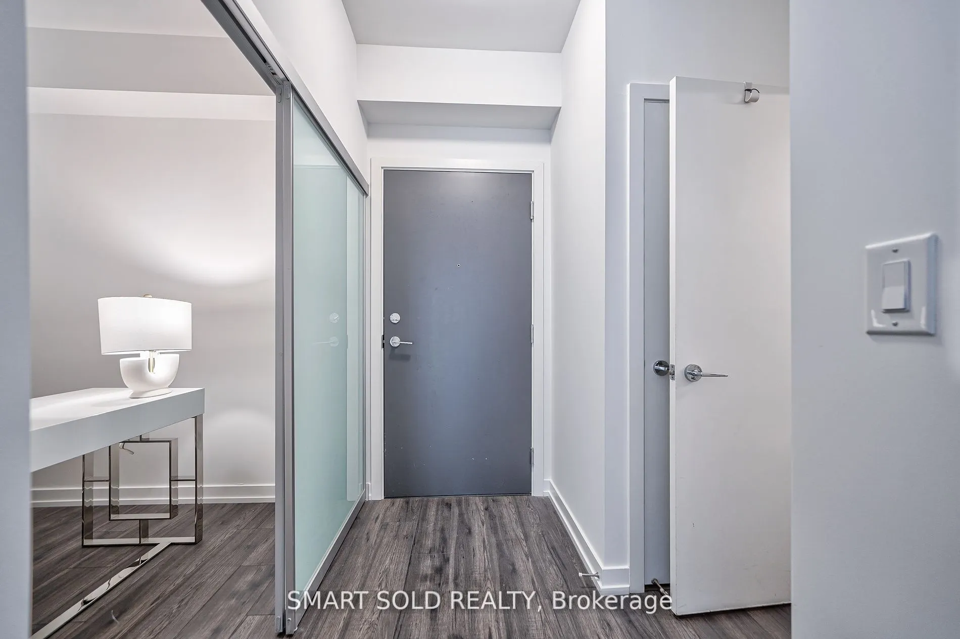 10 De Boers Drive, #302