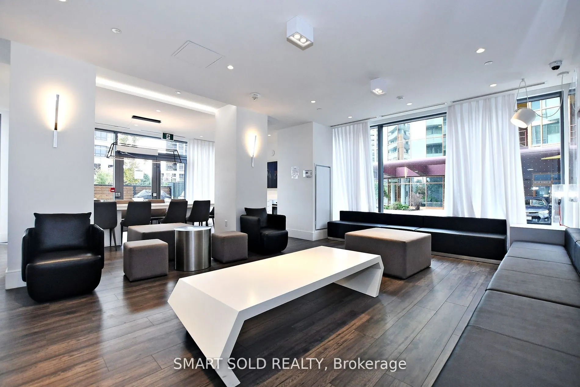 10 De Boers Drive, #302