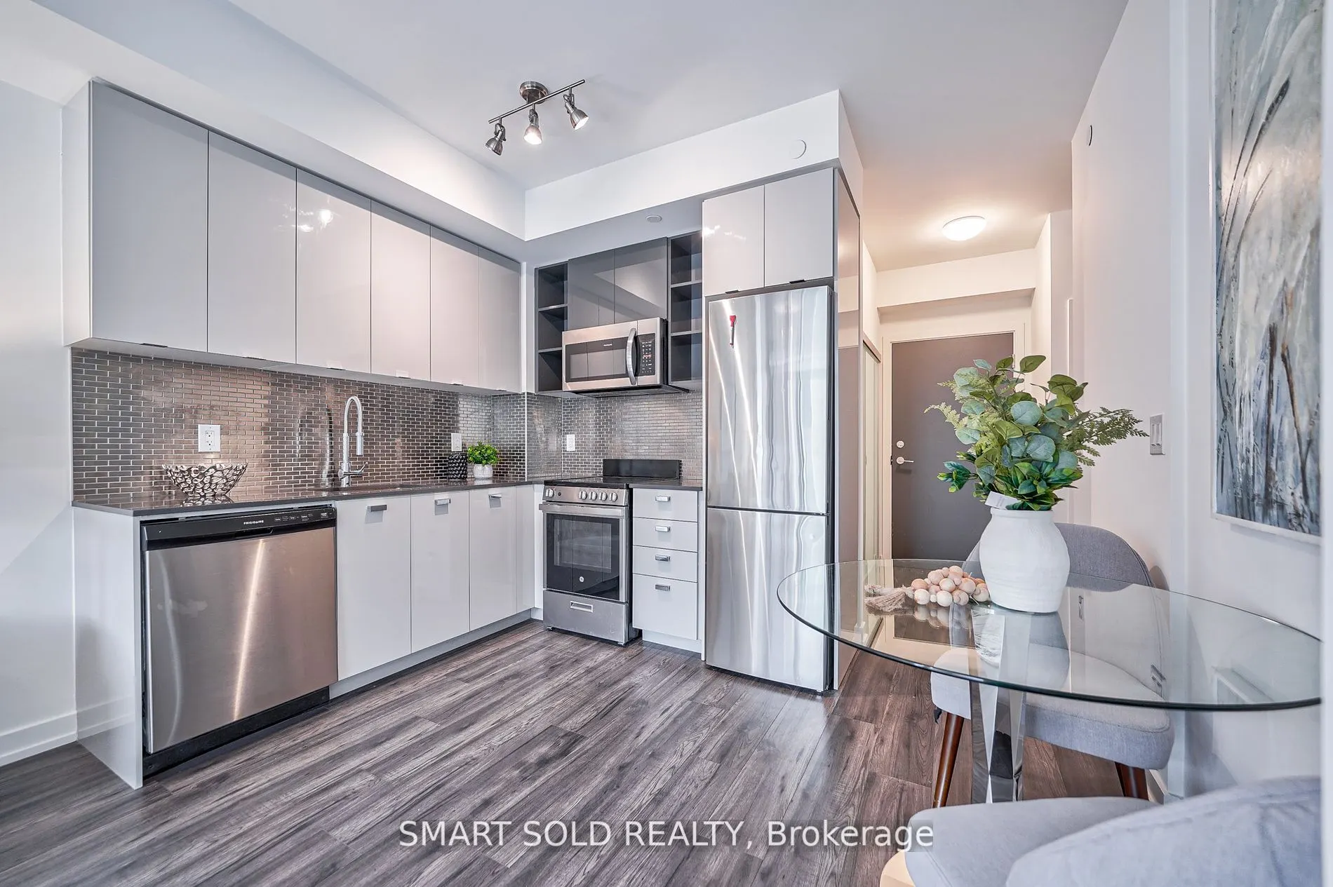 10 De Boers Drive, #302