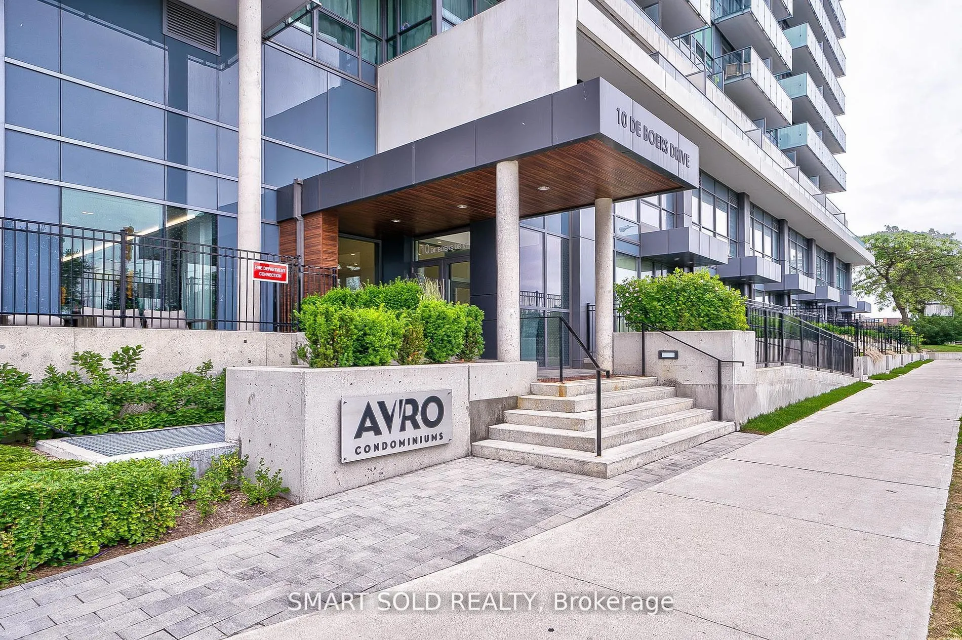 10 De Boers Drive, #302
