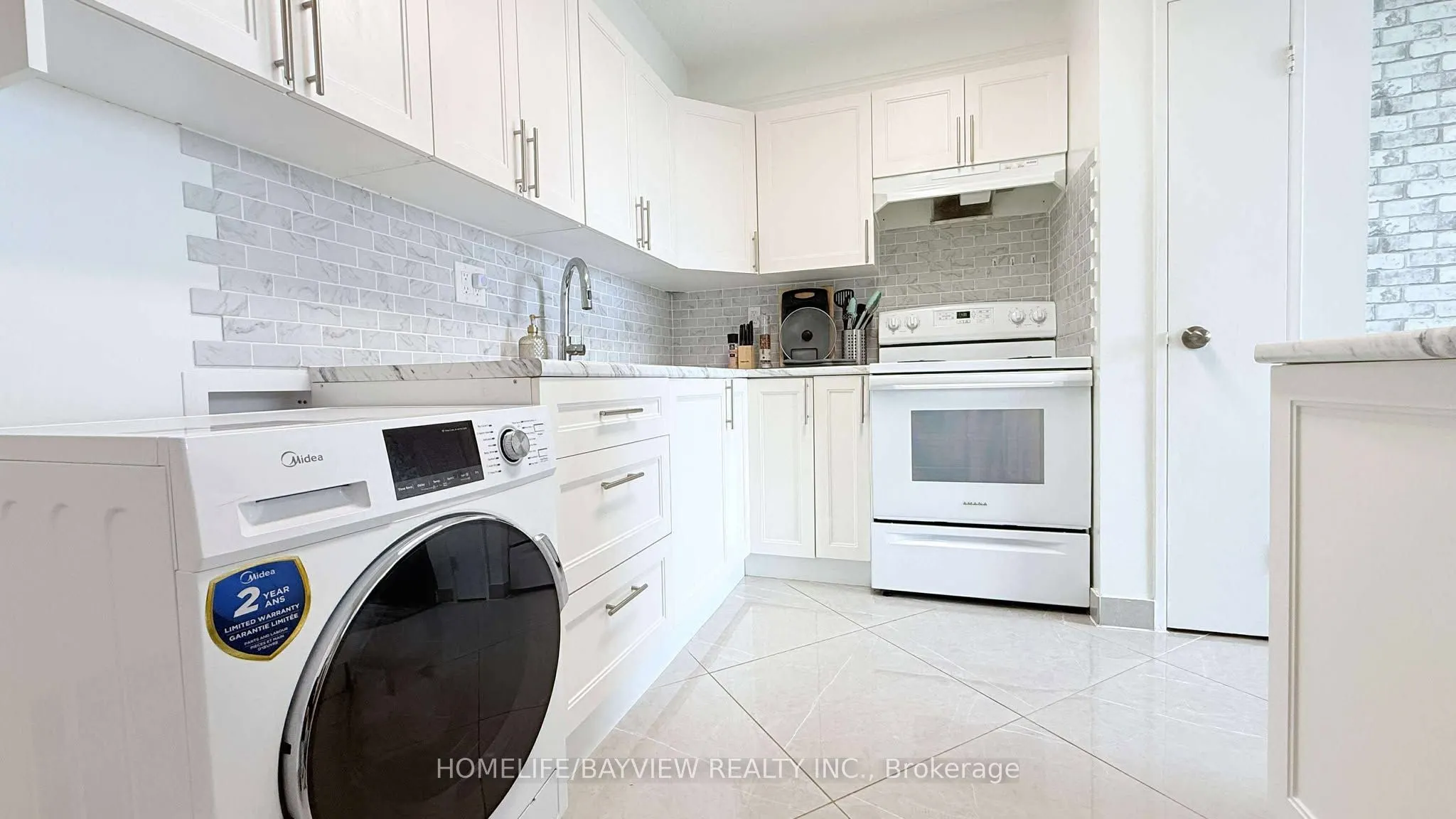 4645 Jane Street, #909