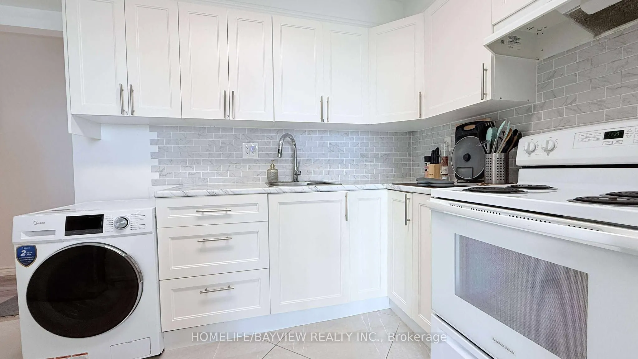 4645 Jane Street, #909