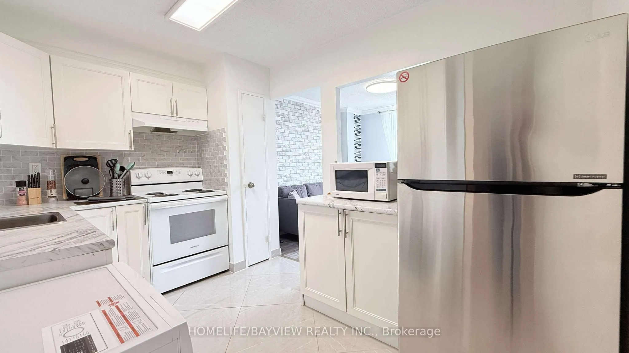 4645 Jane Street, #909
