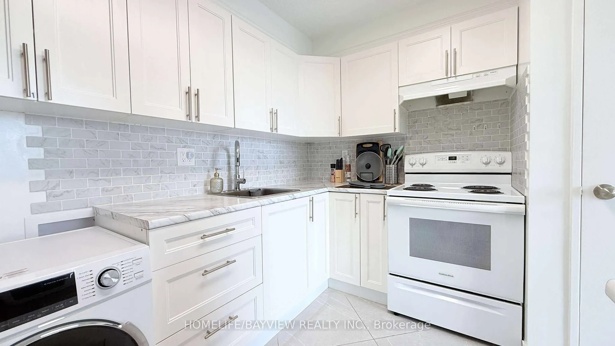 4645 Jane Street, #909