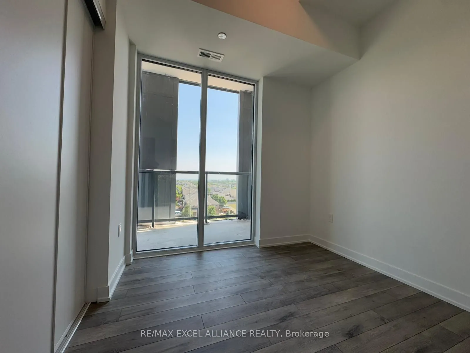 1005 Dundas Street E, #720