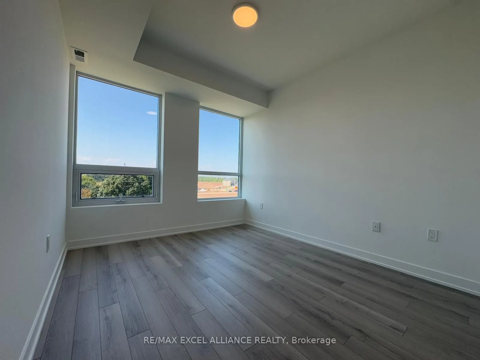 1005 Dundas Street E, #530