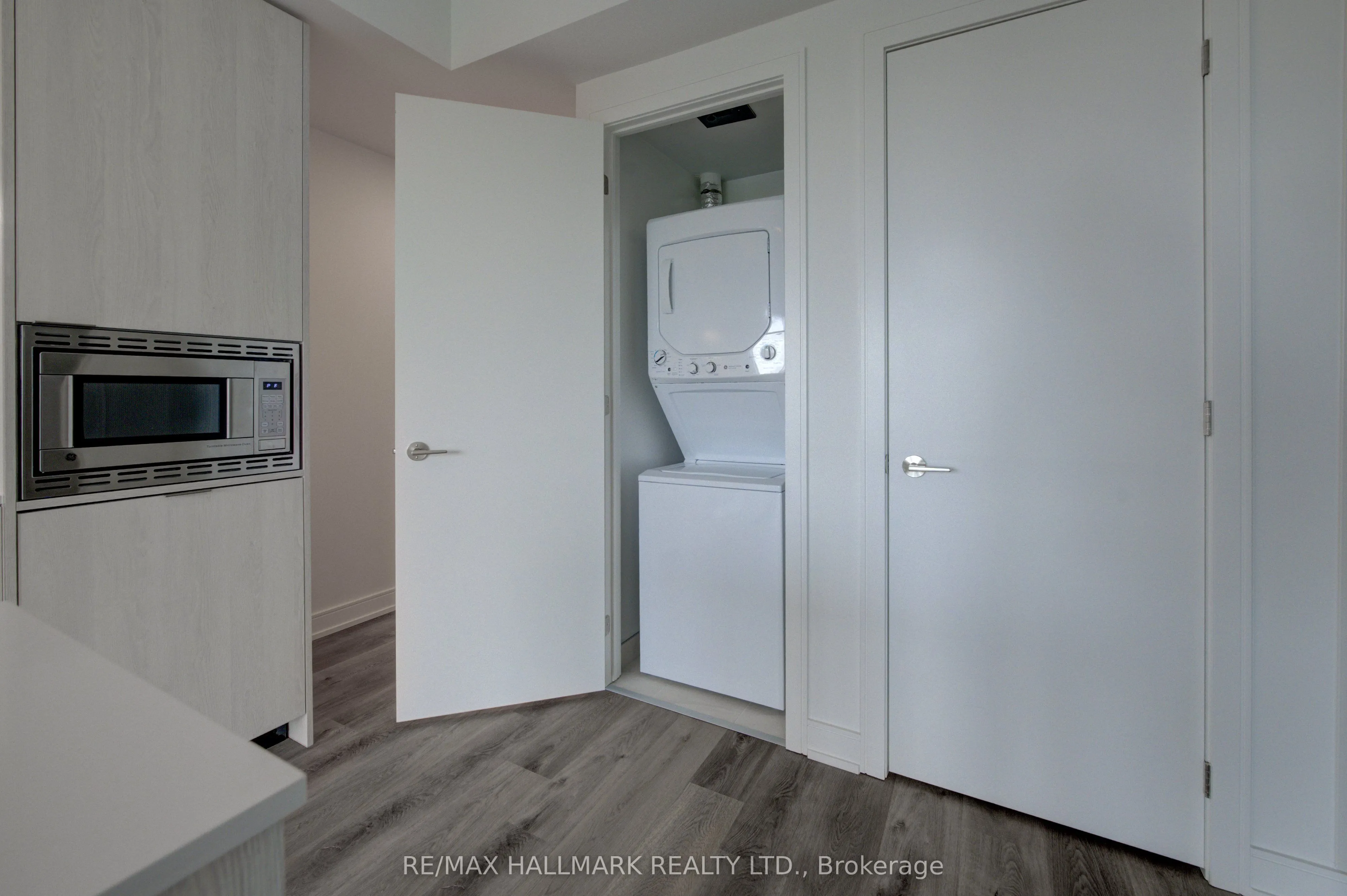 3009 Novar Road, #401