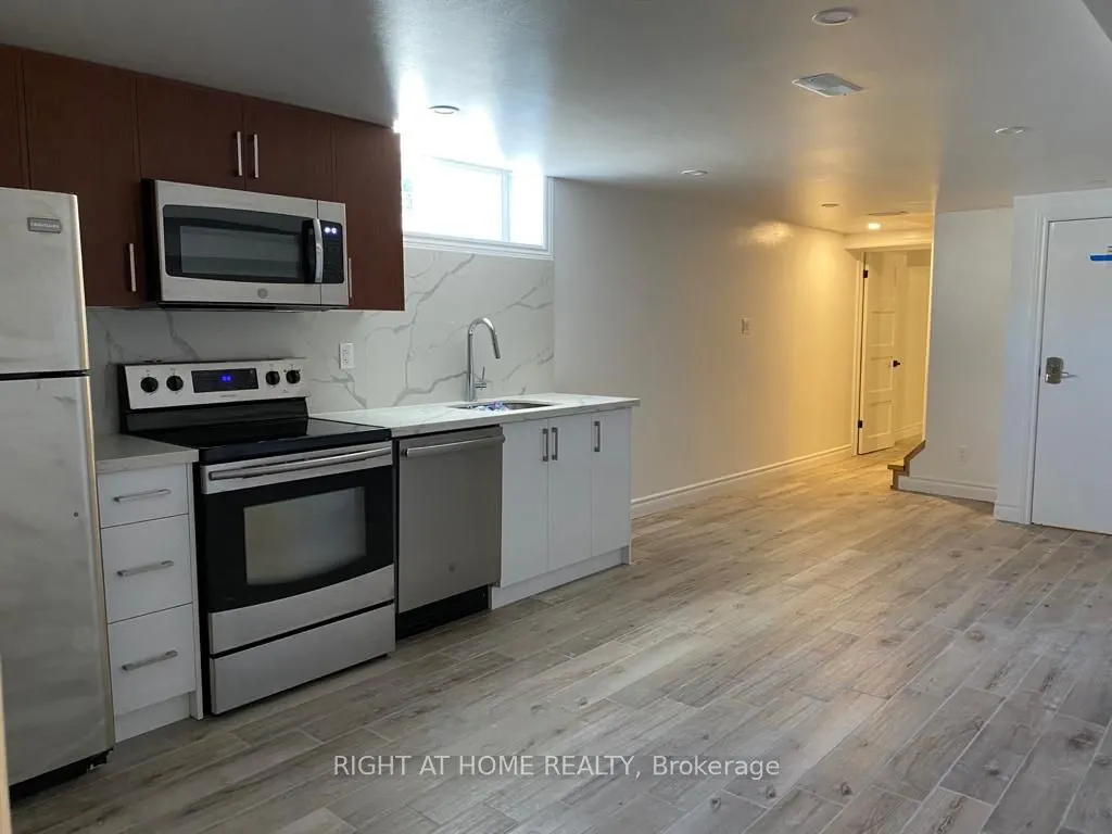 1543 Dupont Street, #B