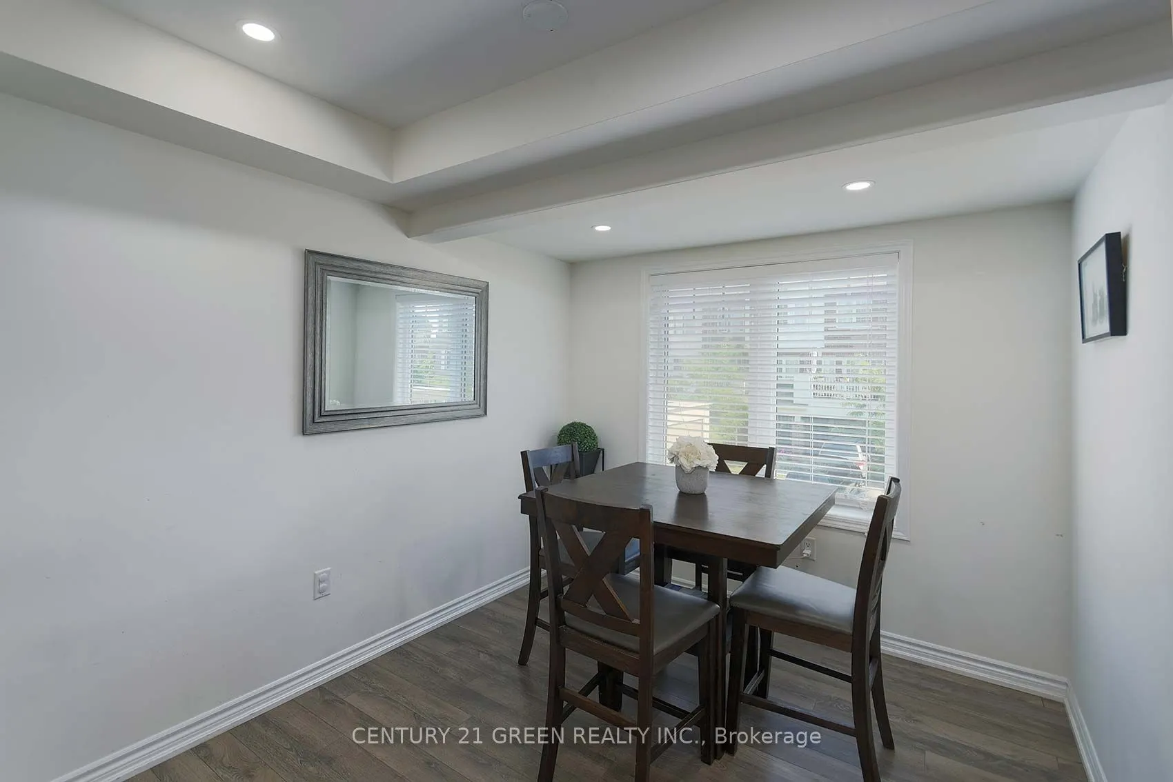 526 Allport Gate