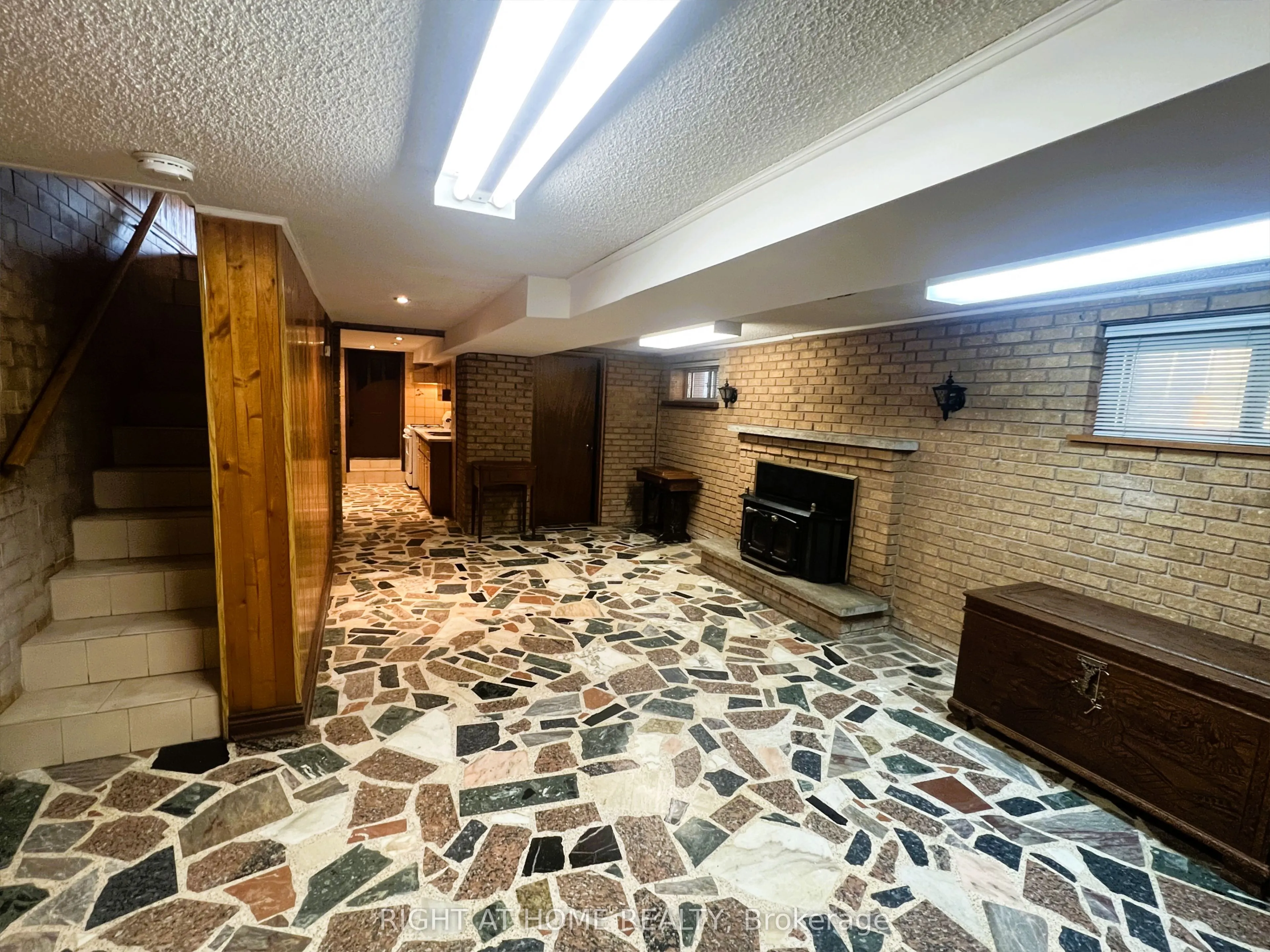 195 Rosethorn Avenue