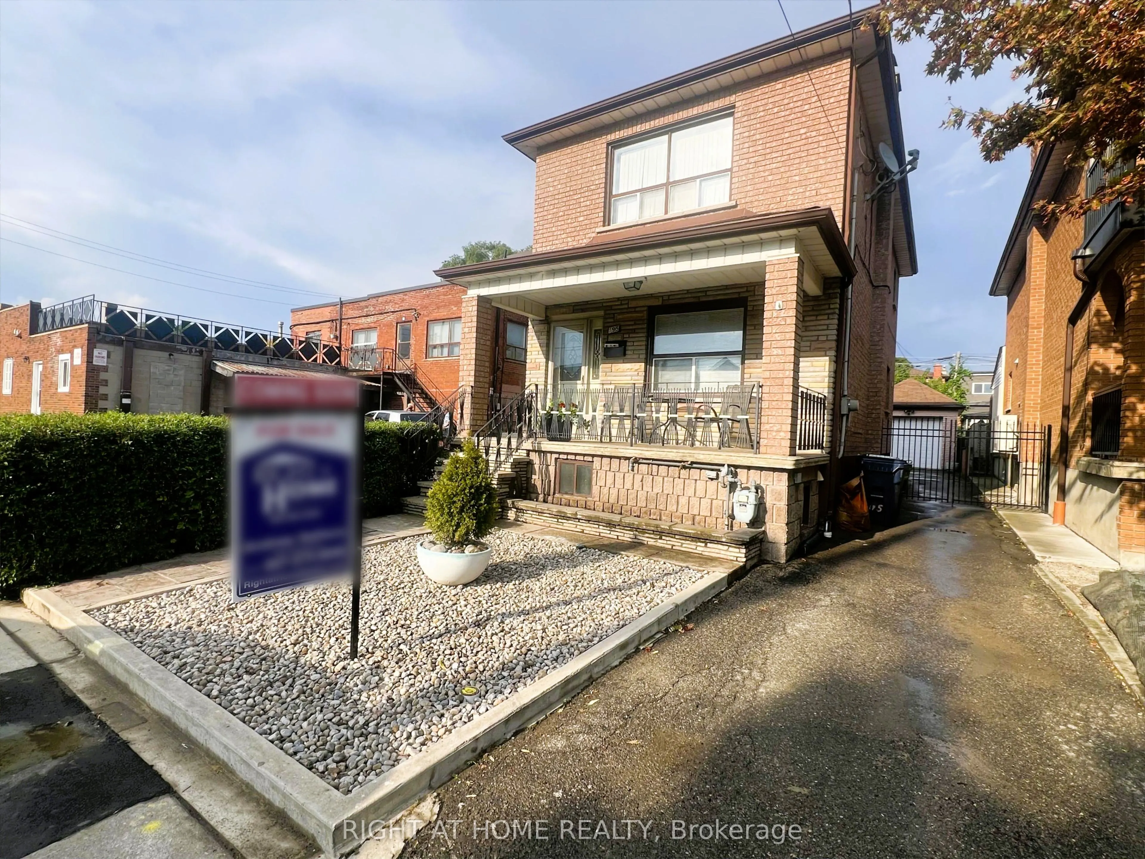 195 Rosethorn Avenue
