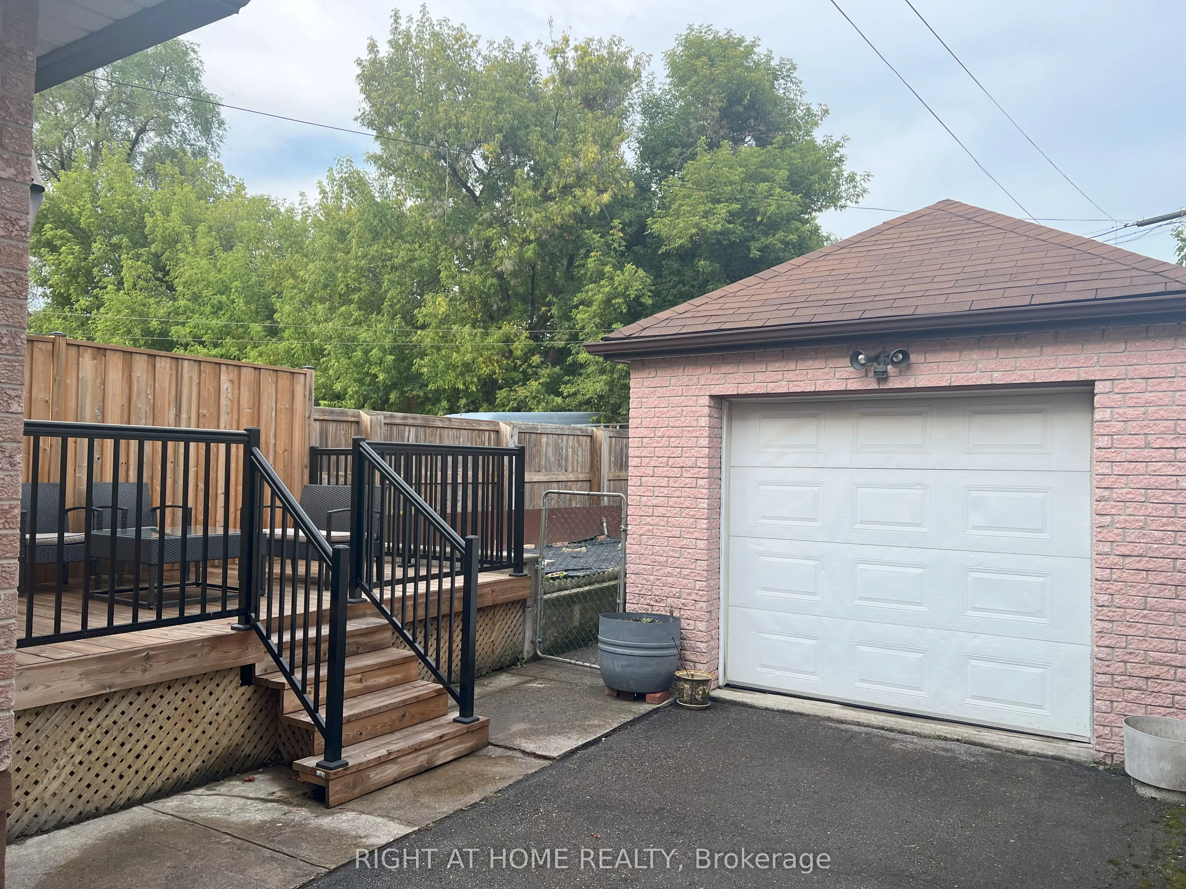195 Rosethorn Avenue