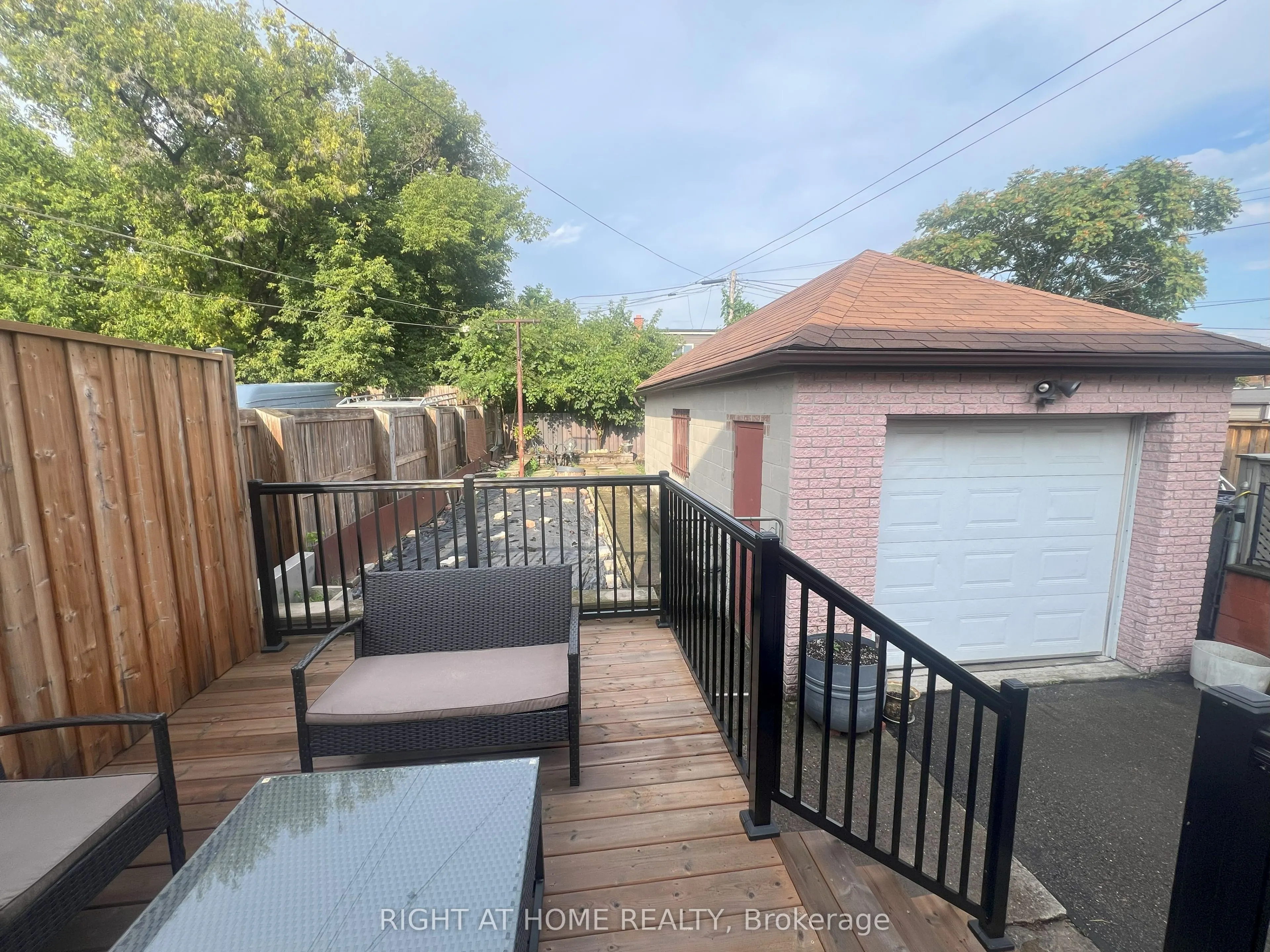 195 Rosethorn Avenue