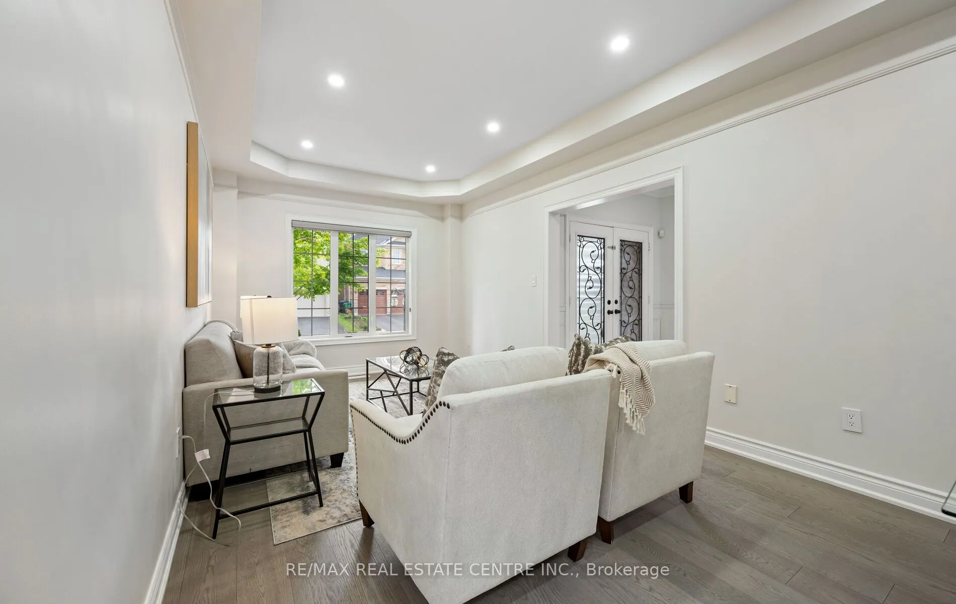 50 Amboise Crescent