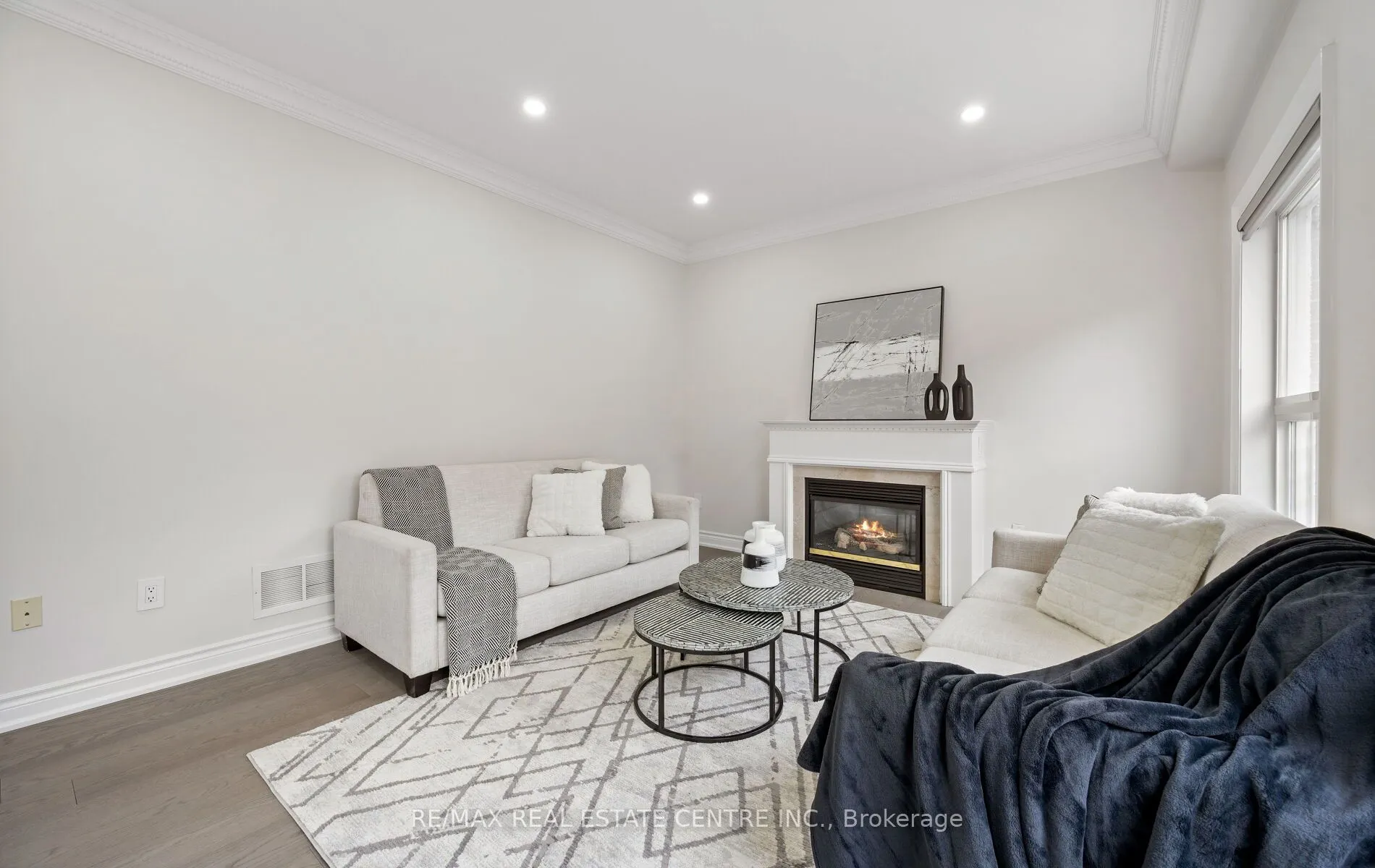 50 Amboise Crescent