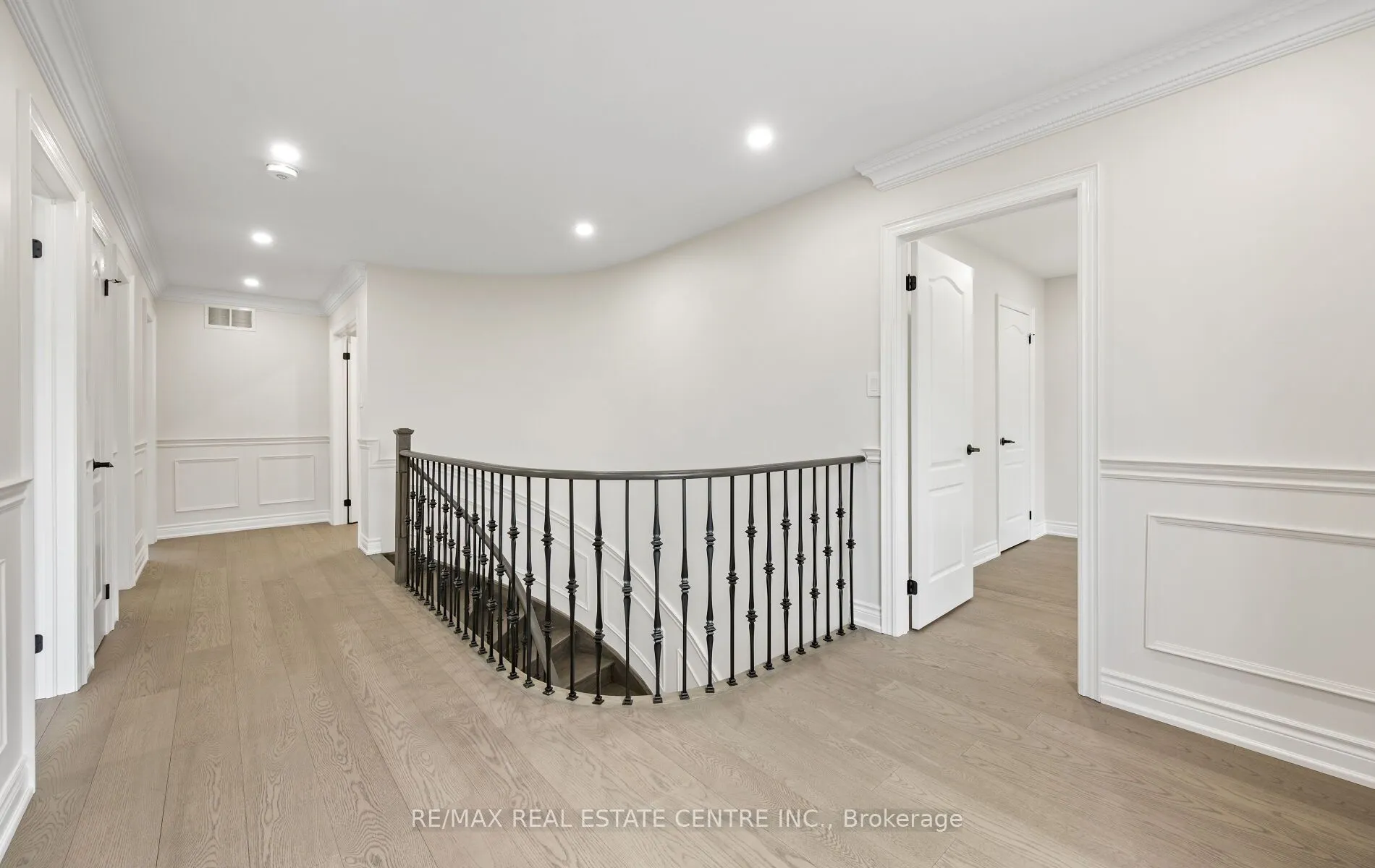 50 Amboise Crescent