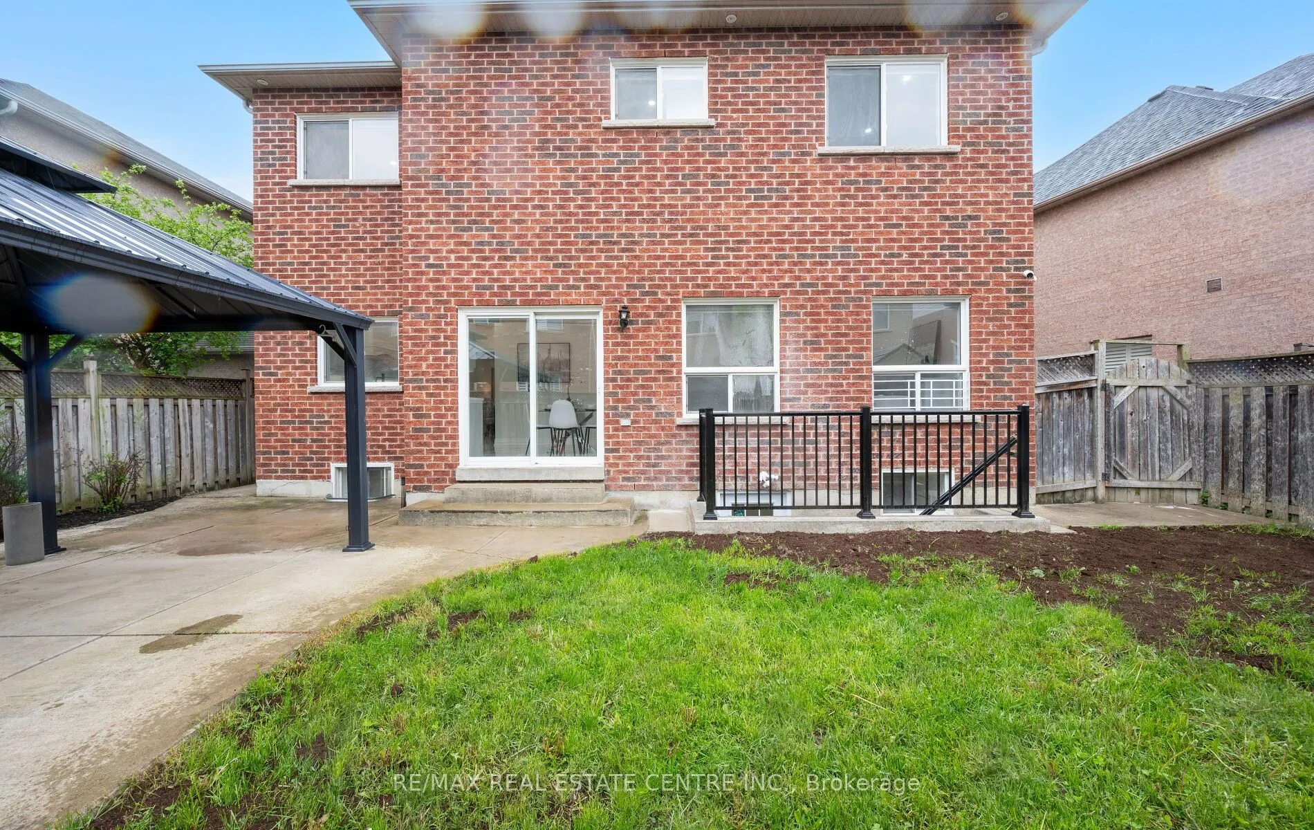 50 Amboise Crescent