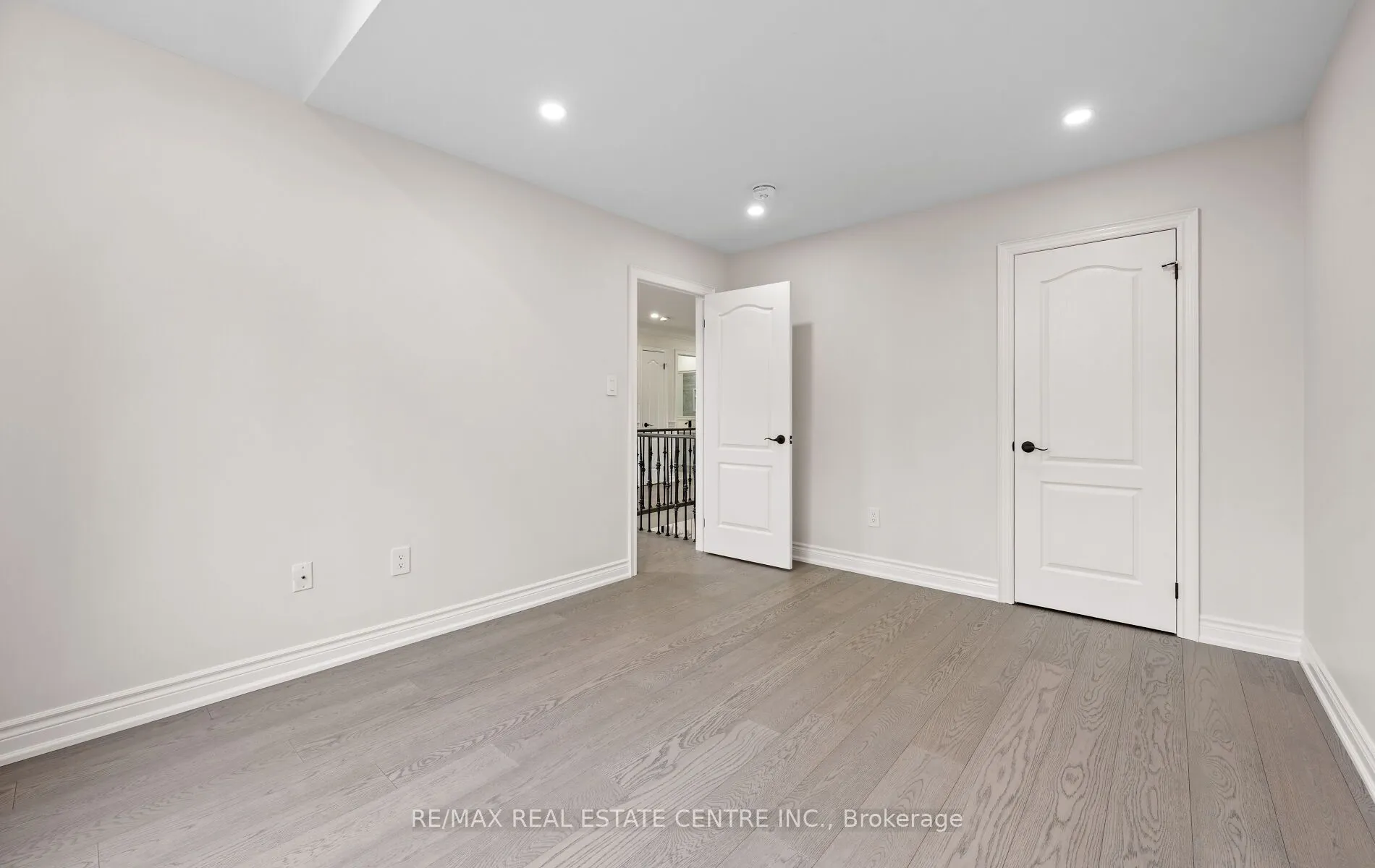 50 Amboise Crescent
