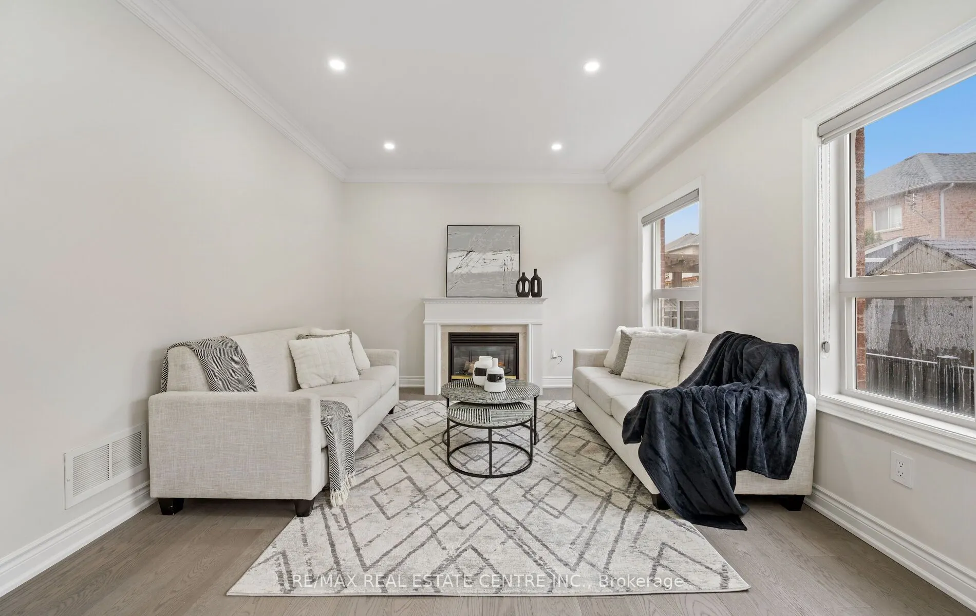 50 Amboise Crescent