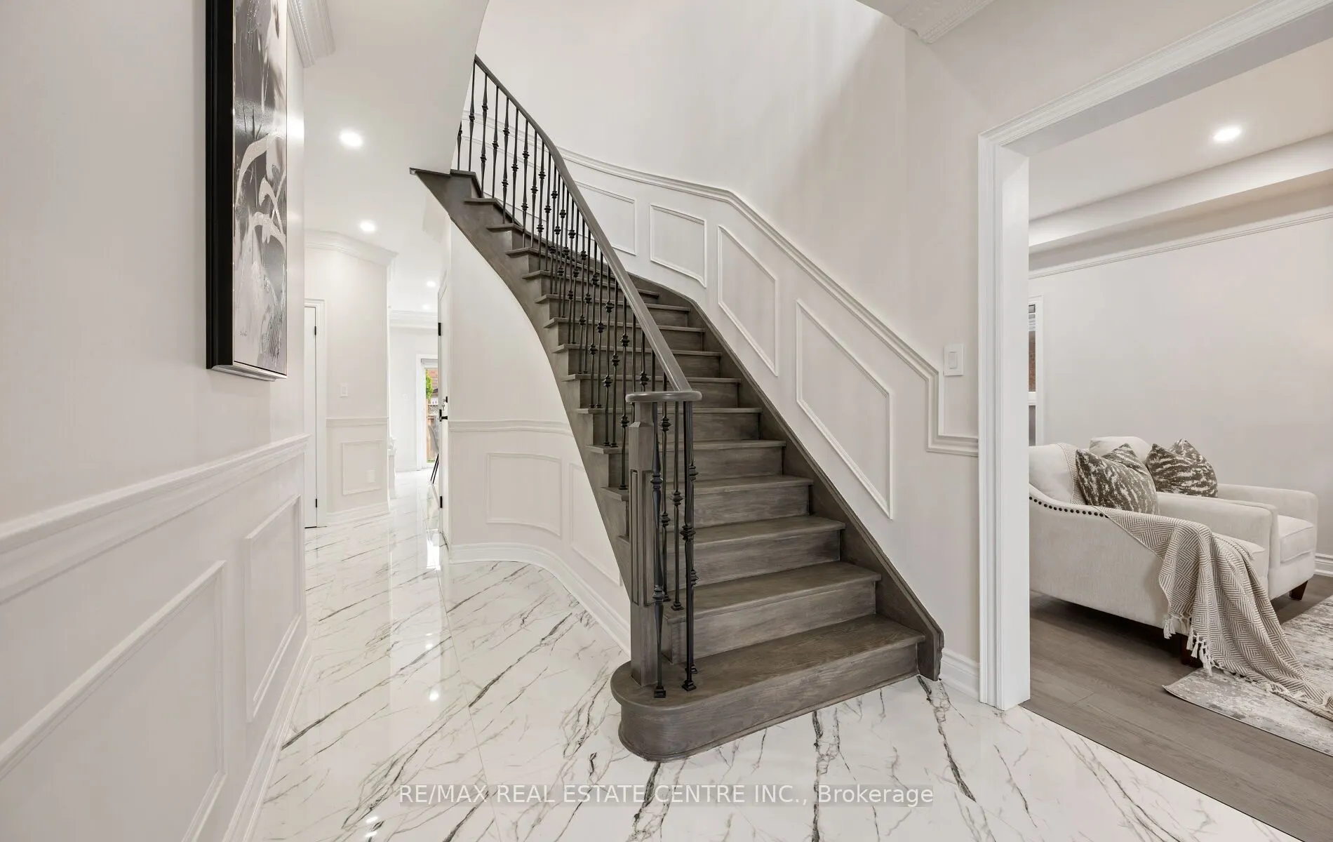 50 Amboise Crescent