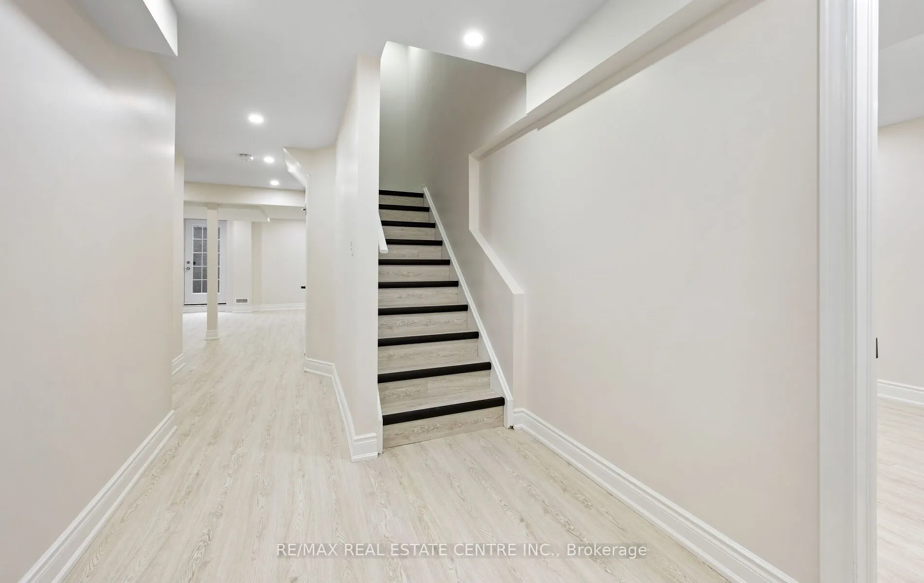 50 Amboise Crescent