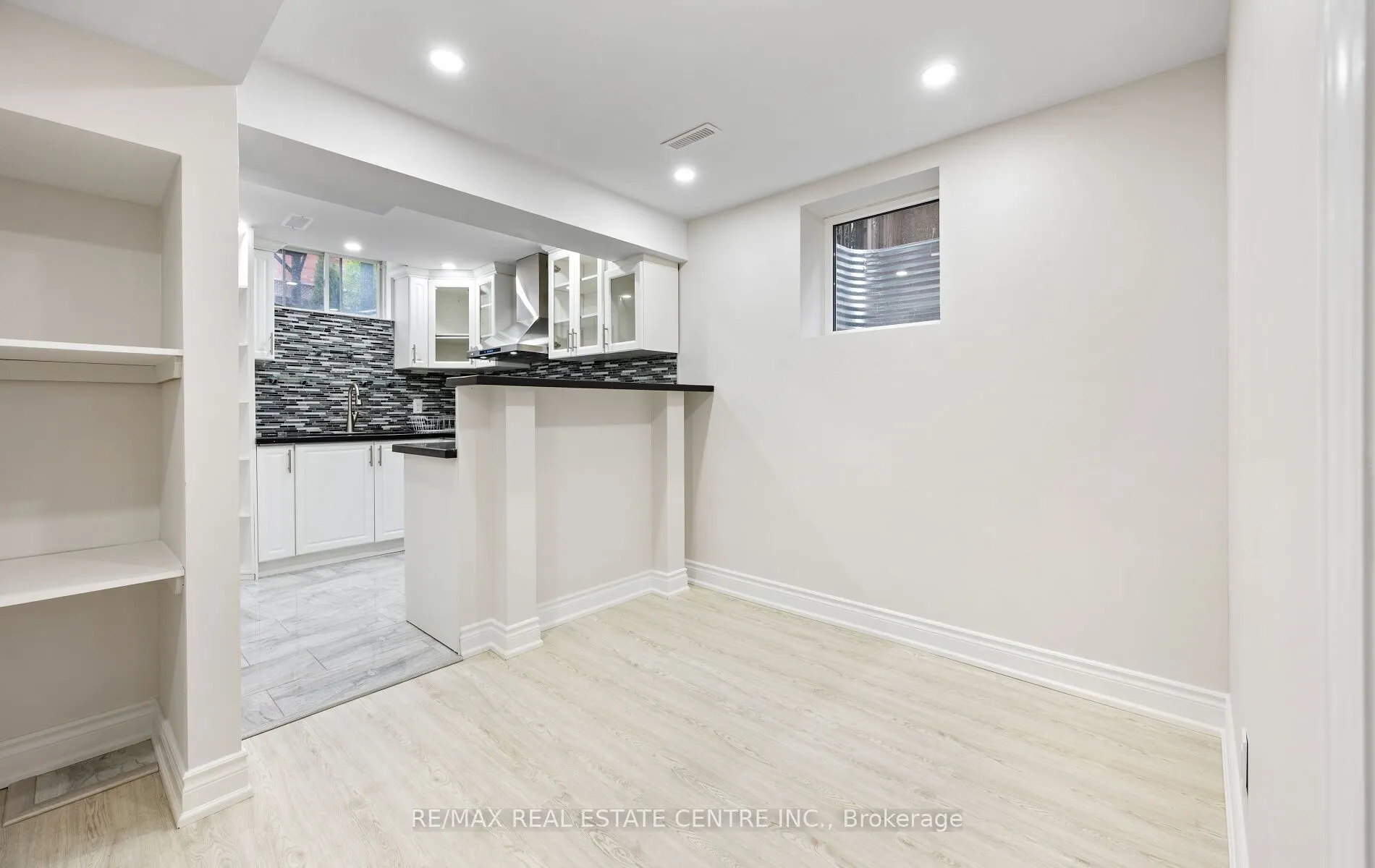 50 Amboise Crescent