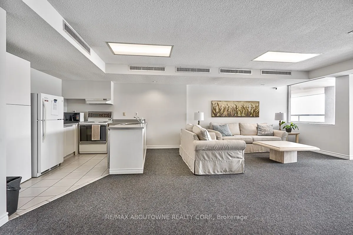 100 BRONTE Road, #205