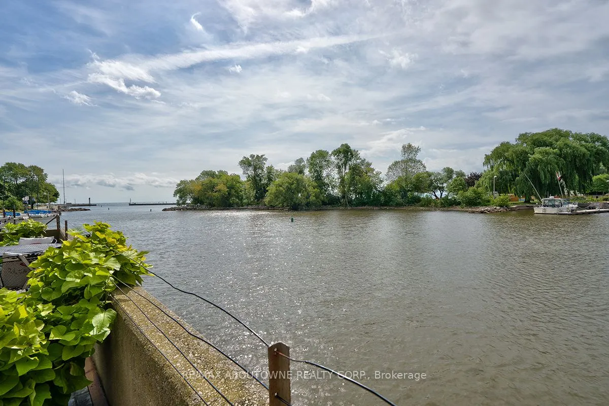 100 BRONTE Road, #205