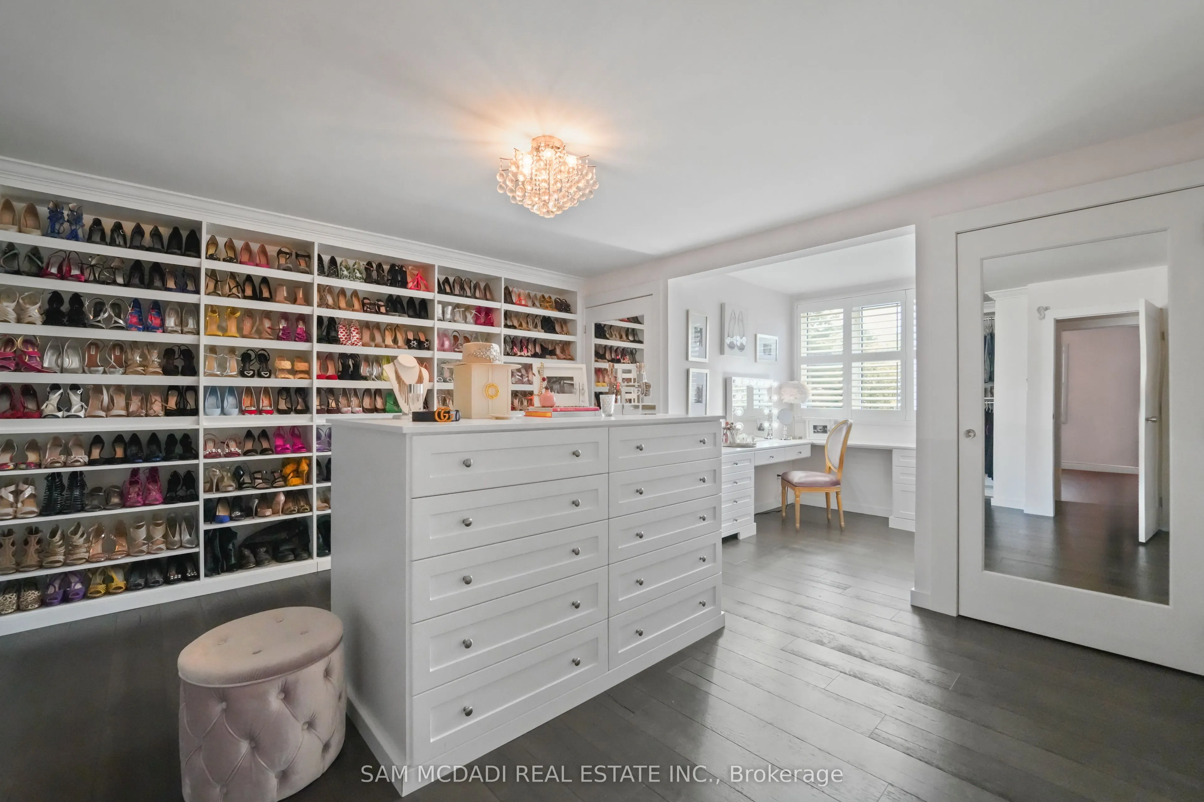 2592 Barrisdale Court