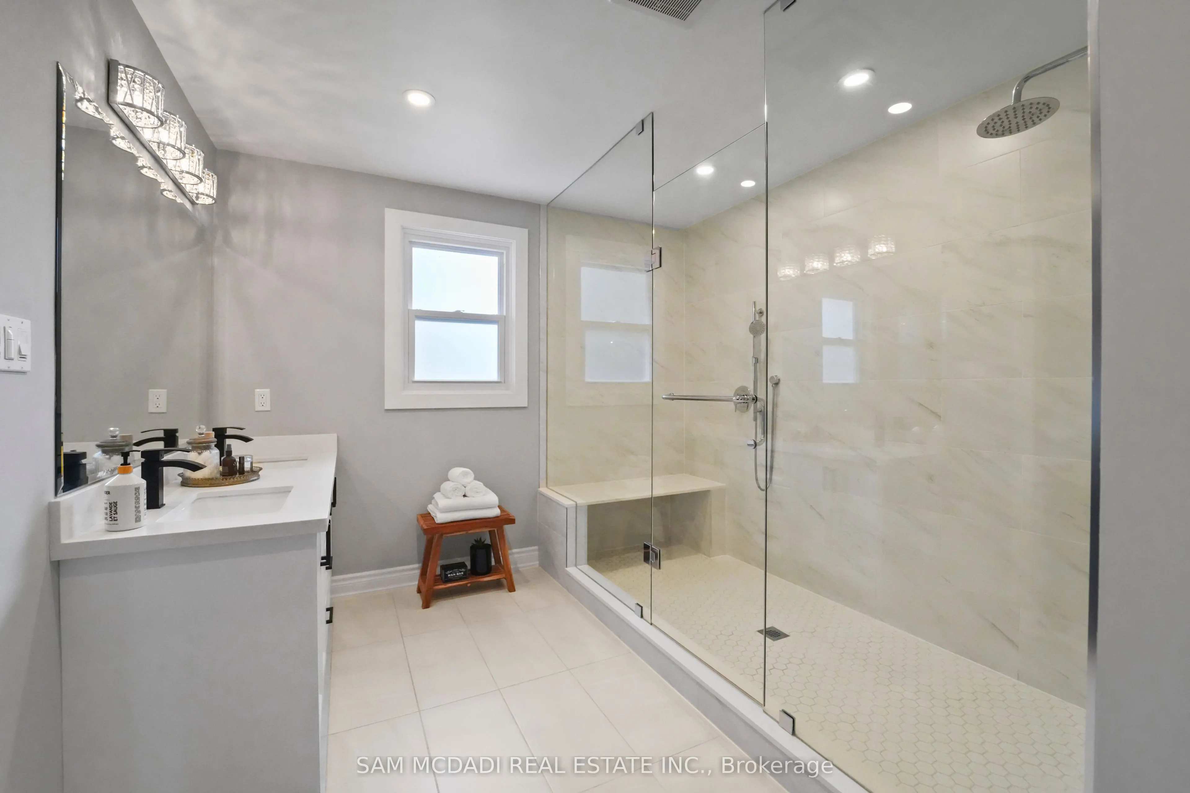 2592 Barrisdale Court