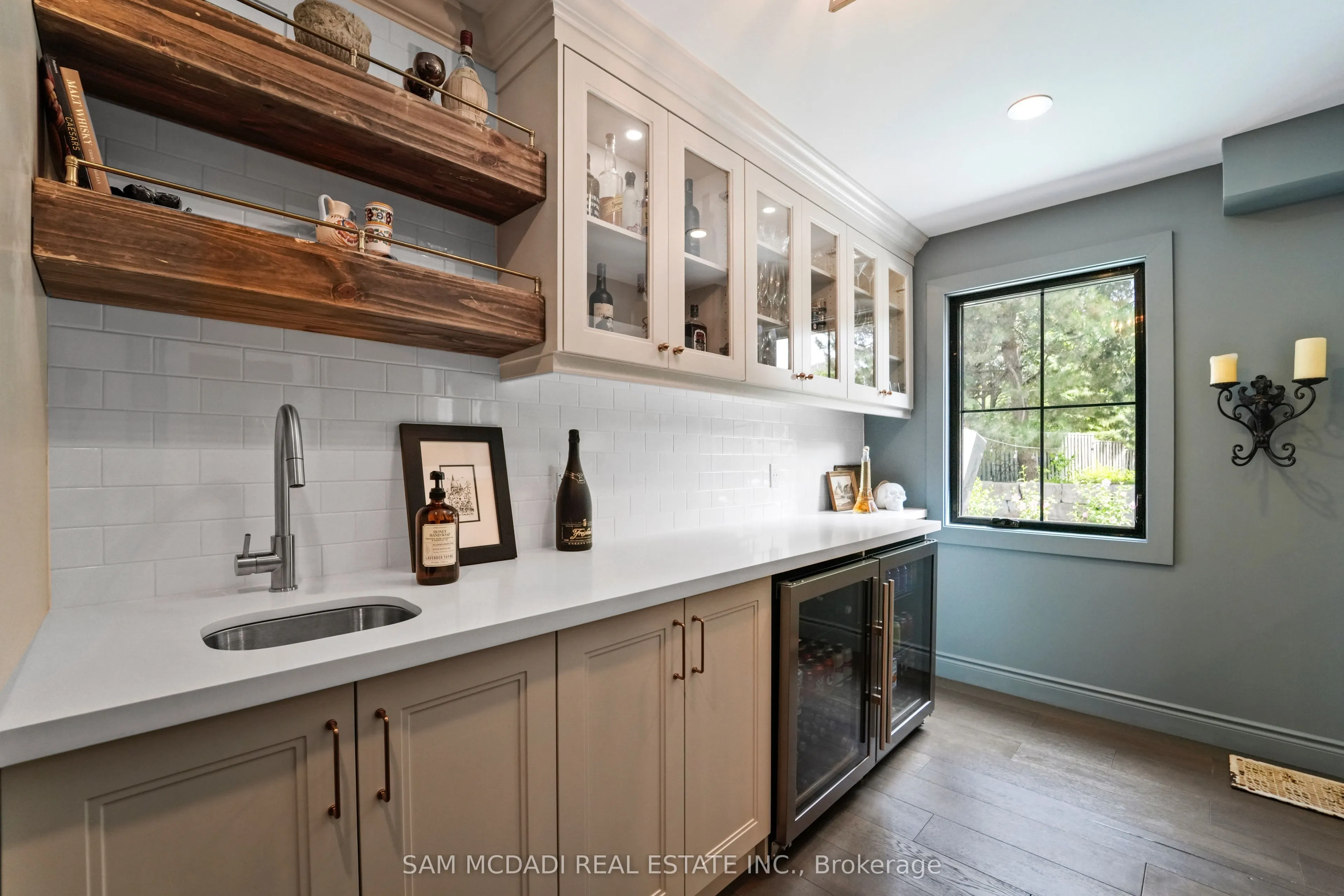 2592 Barrisdale Court