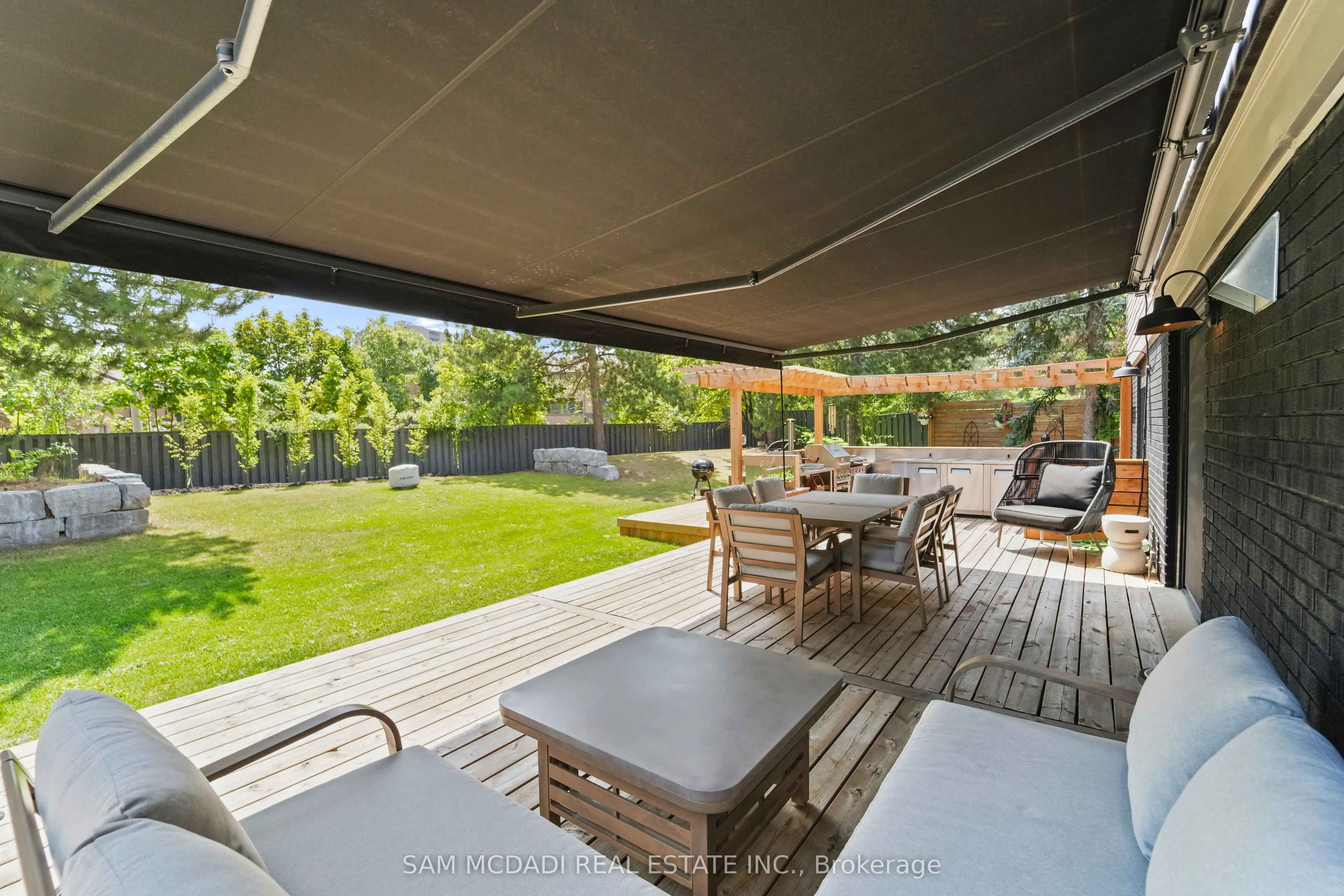 2592 Barrisdale Court
