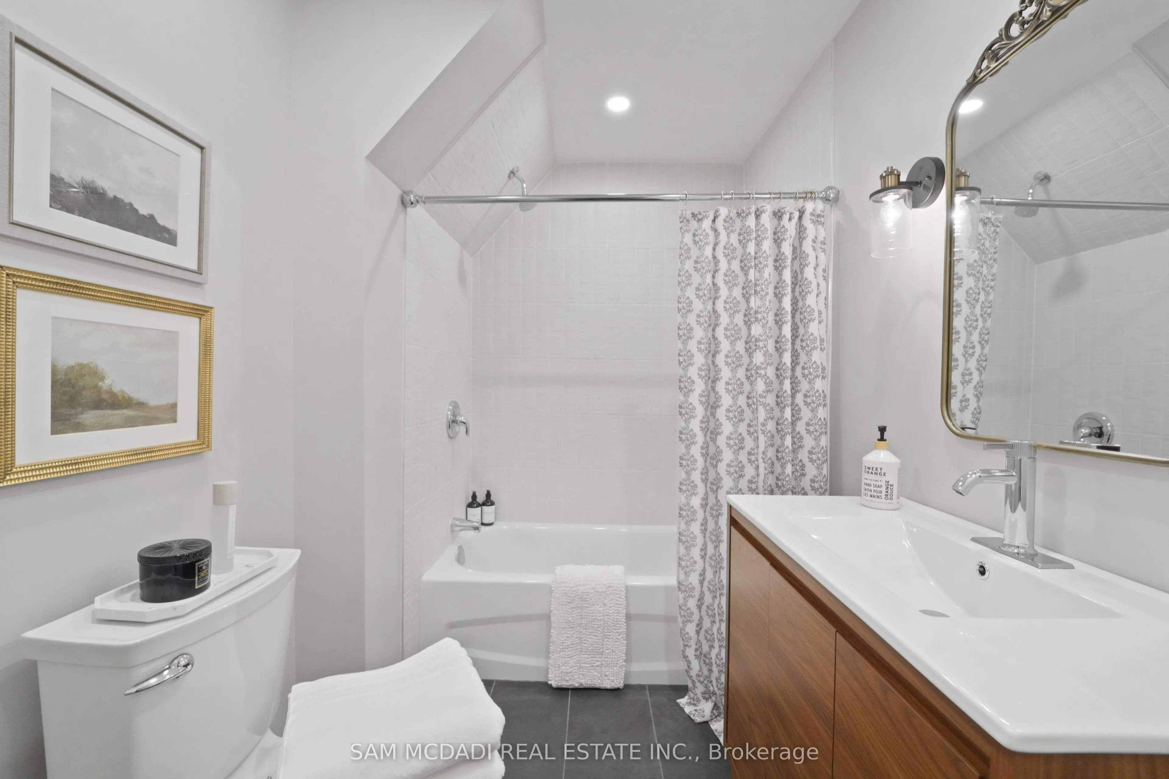 2592 Barrisdale Court