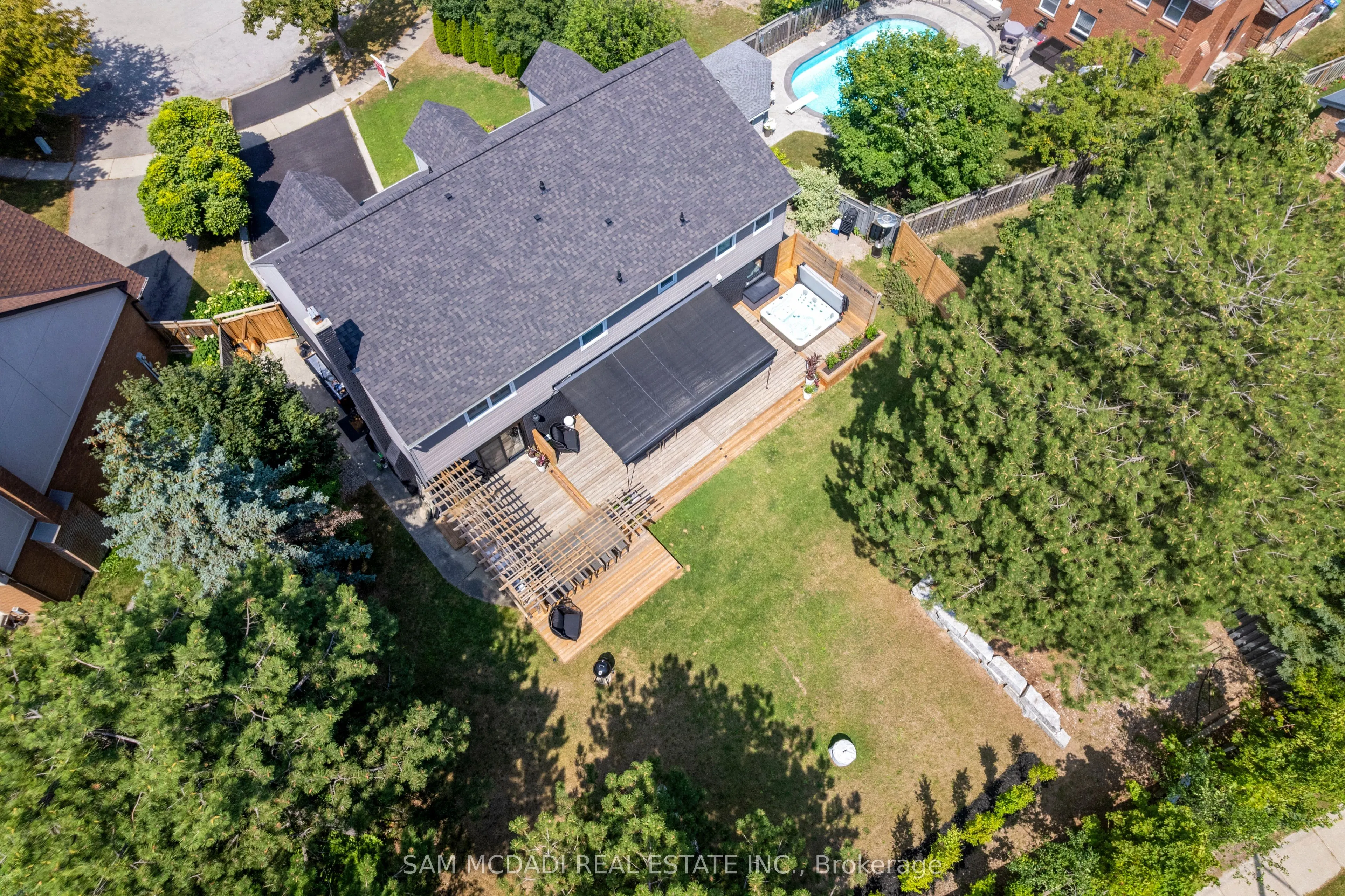 2592 Barrisdale Court