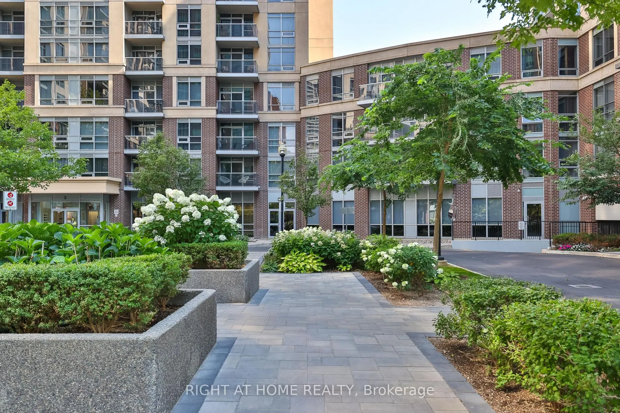 3 Michael Power Place, #2402