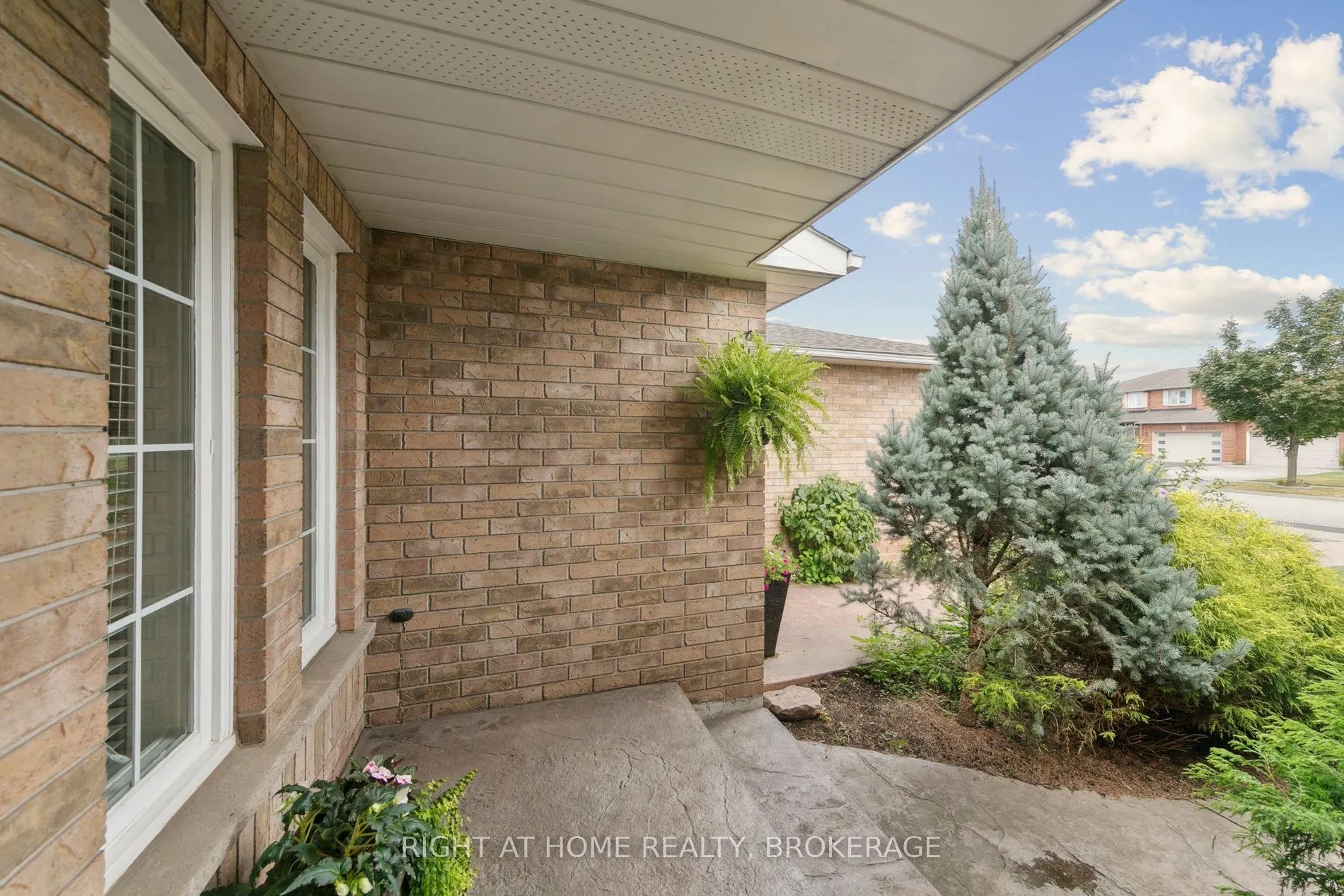 550 Eliza Crescent