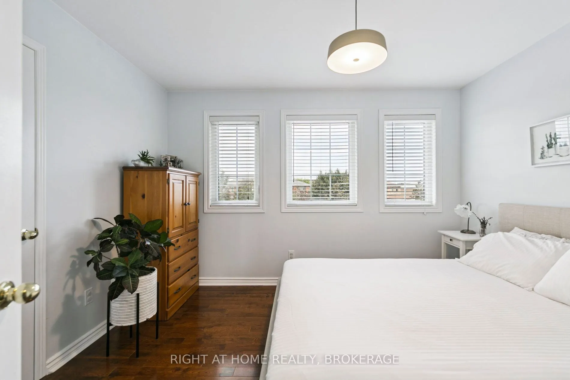 550 Eliza Crescent