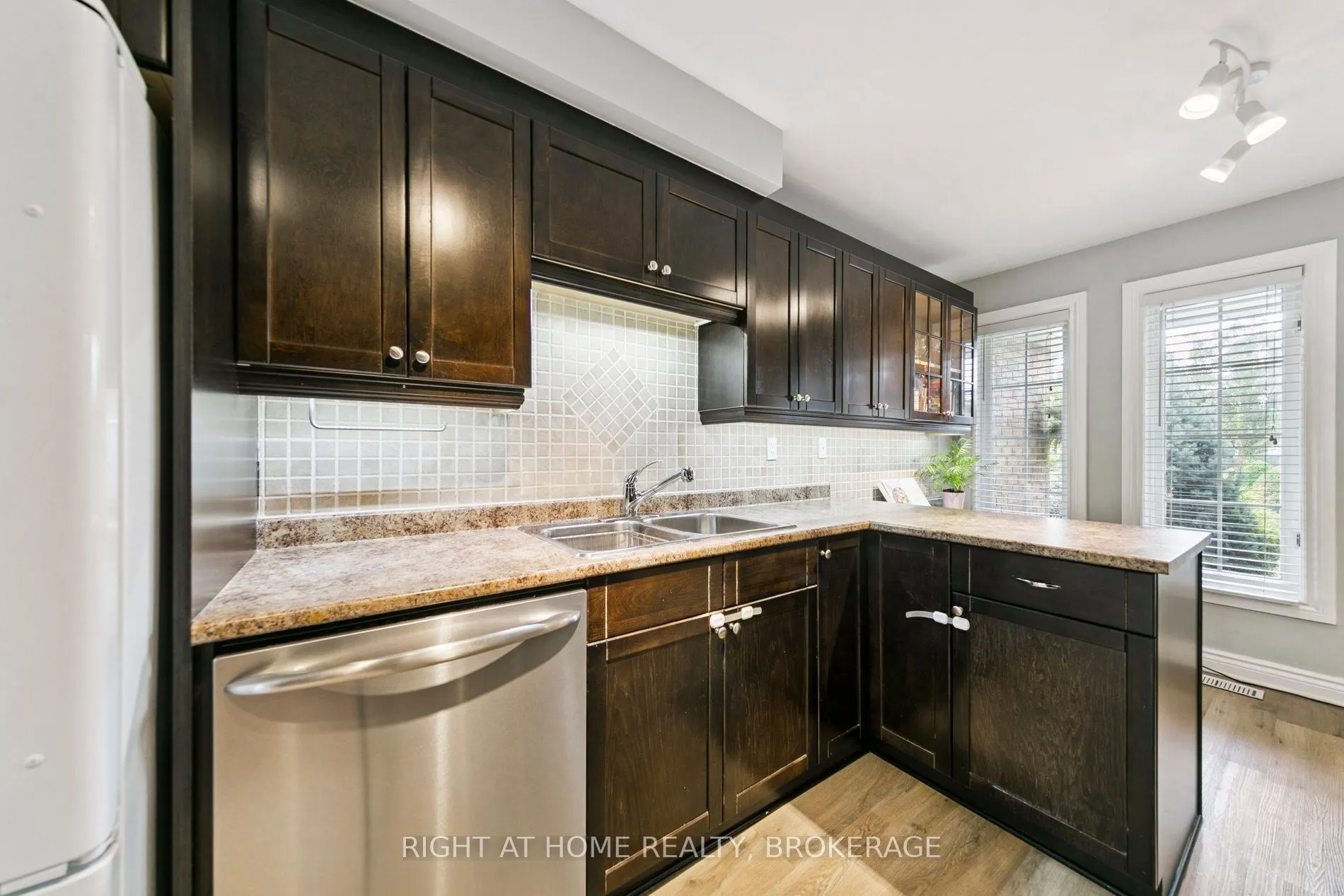 550 Eliza Crescent