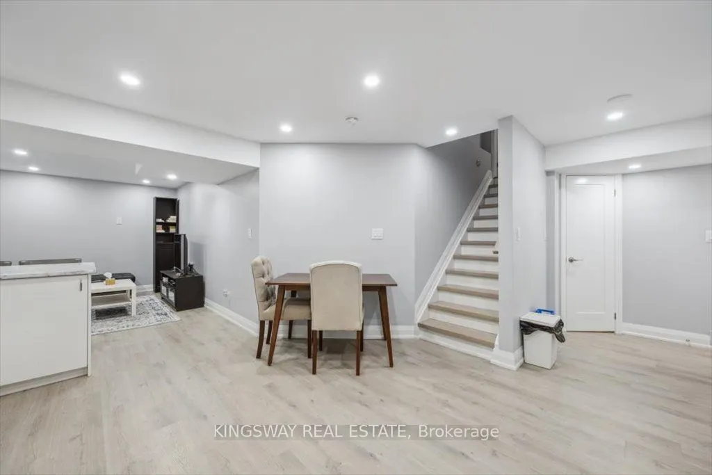 688 Kennedy Circle W