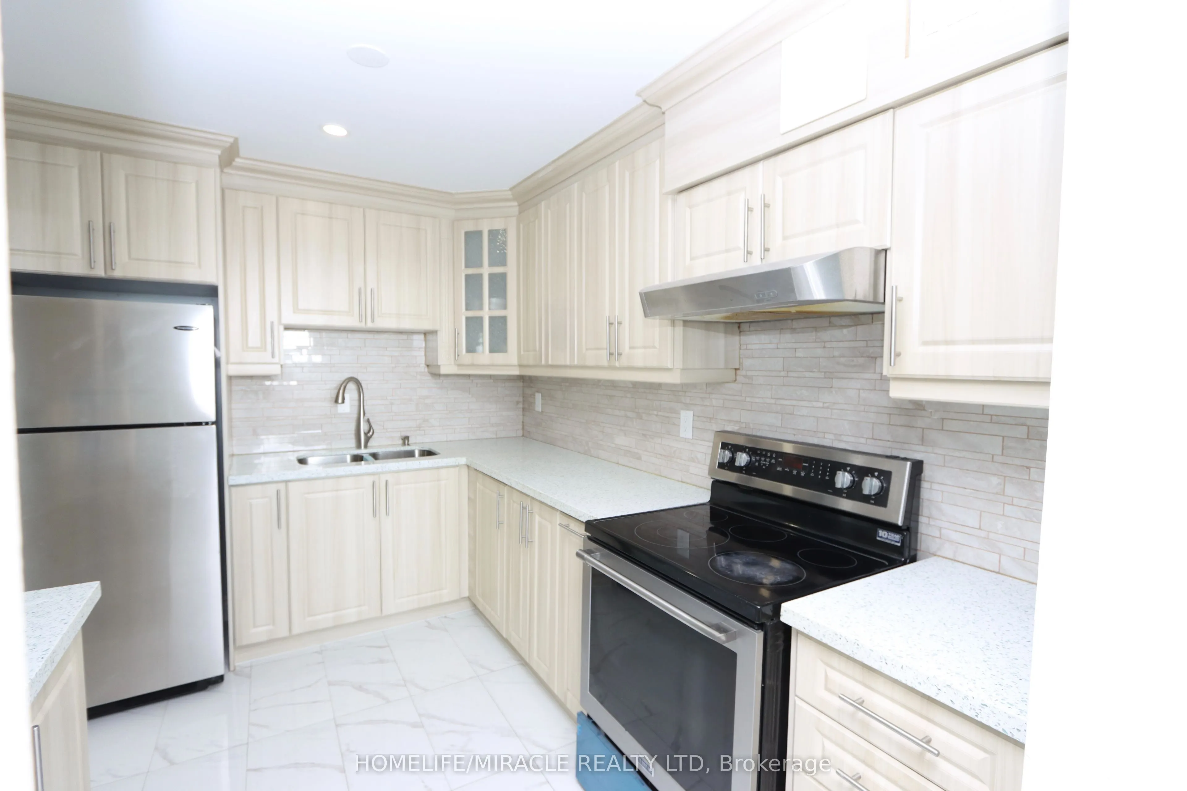 3533 Derry Road E, #608