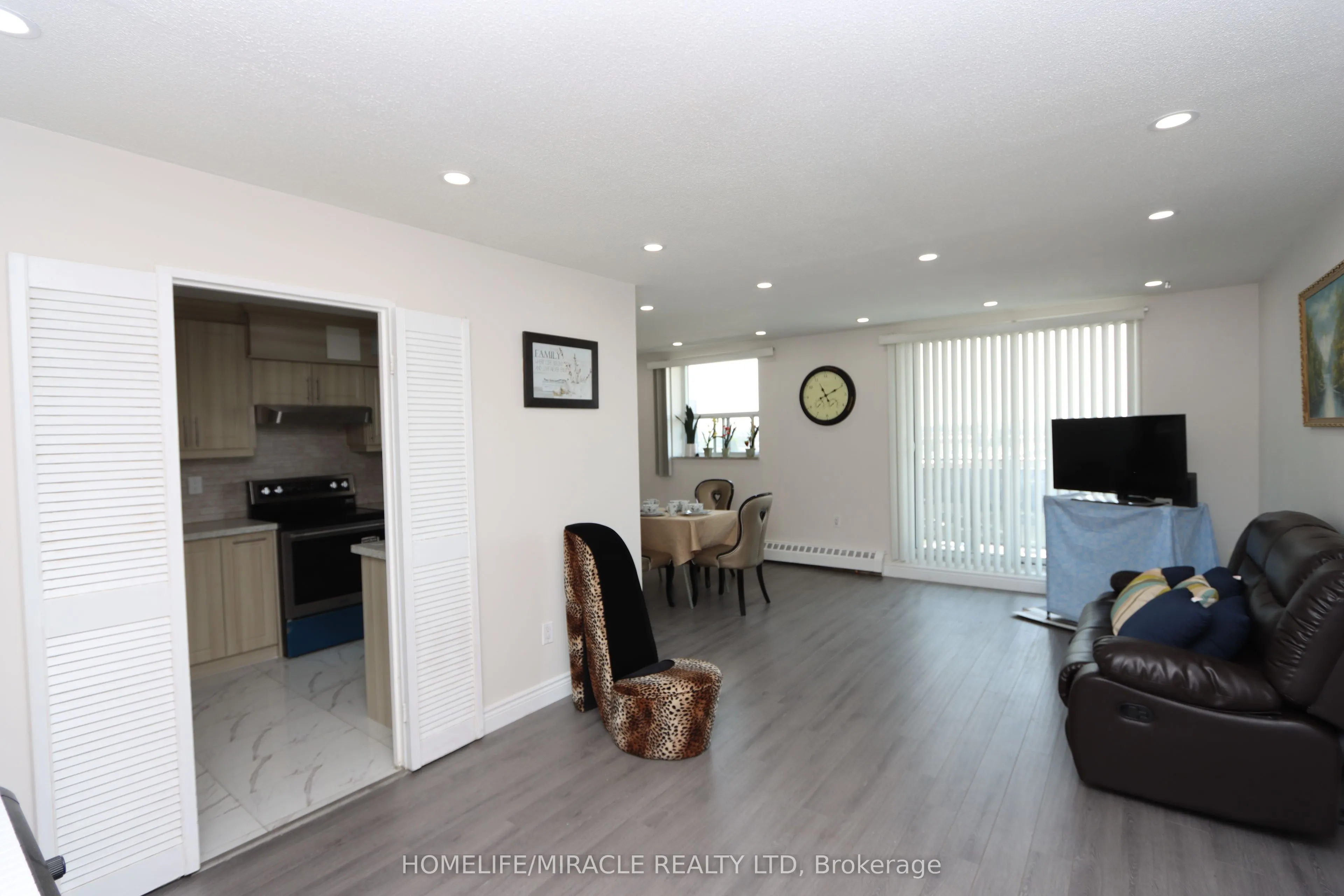 3533 Derry Road E, #608