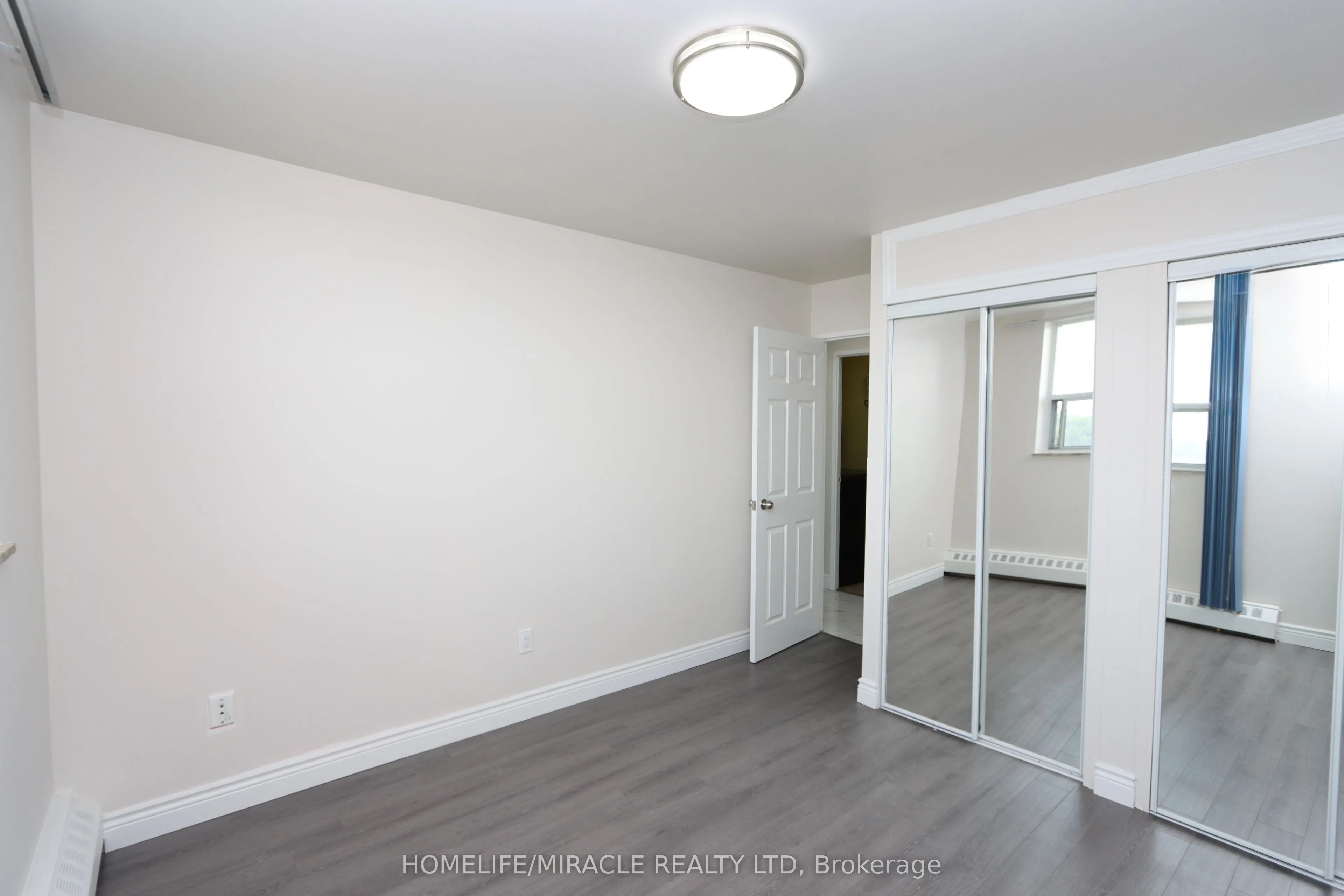 3533 Derry Road E, #608