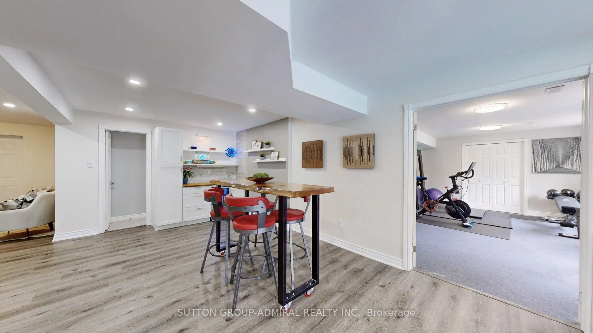 10 Walton Drive