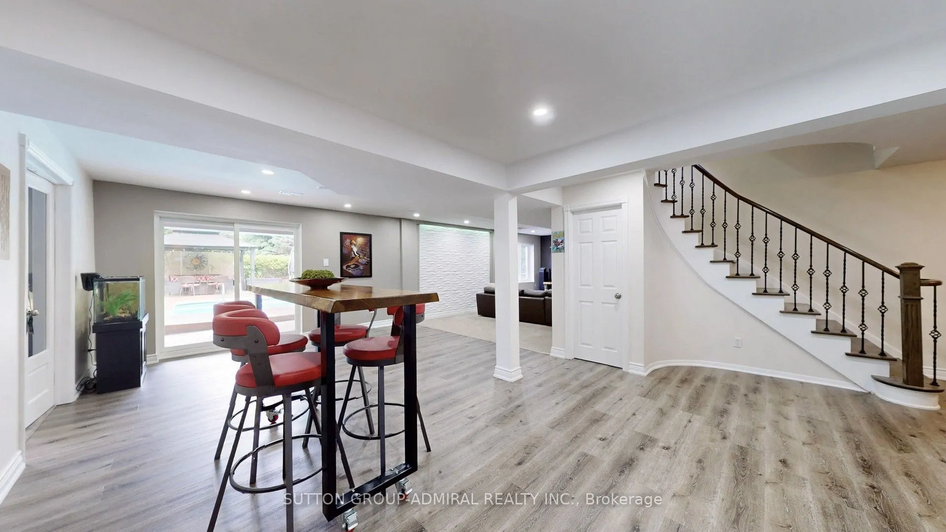 10 Walton Drive