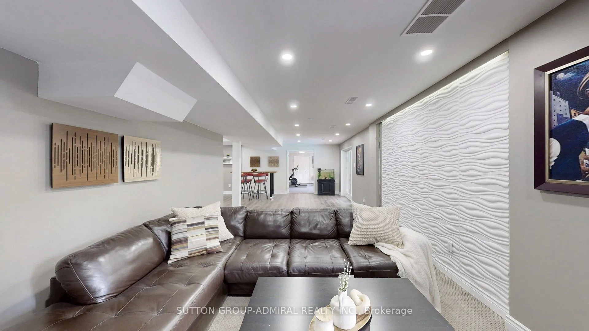 10 Walton Drive