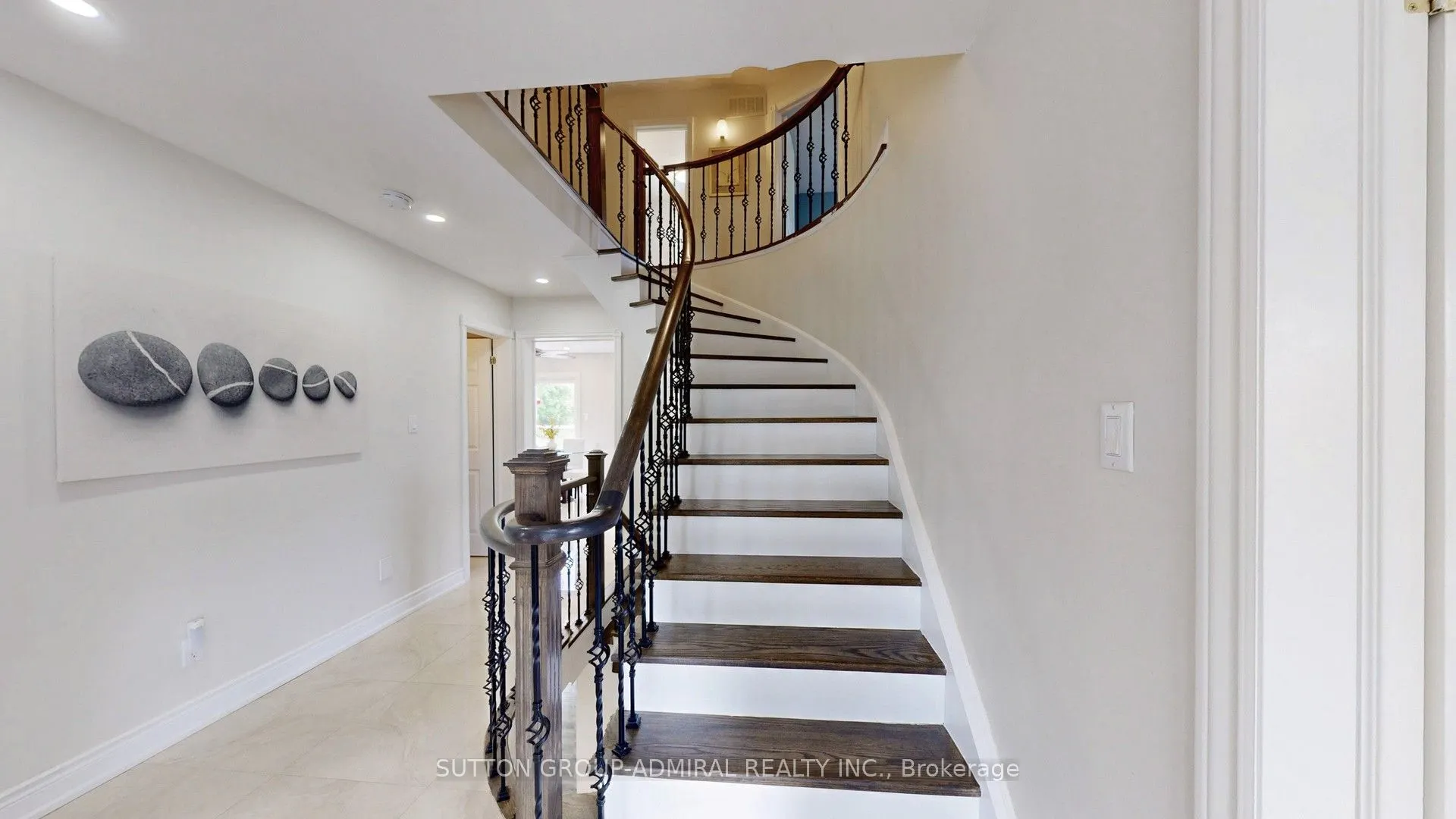 10 Walton Drive