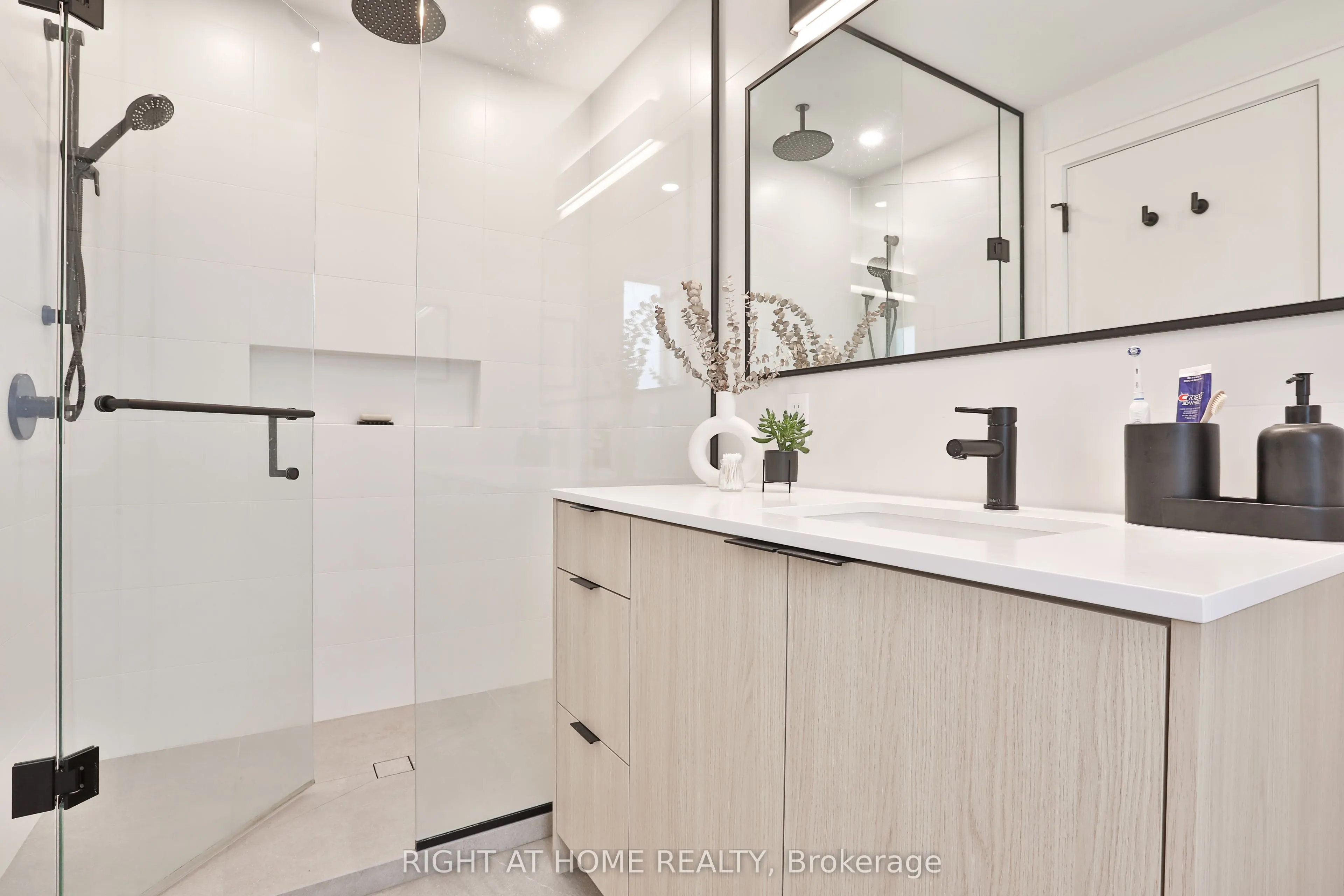 28 SALEM Avenue, #LANEWAY