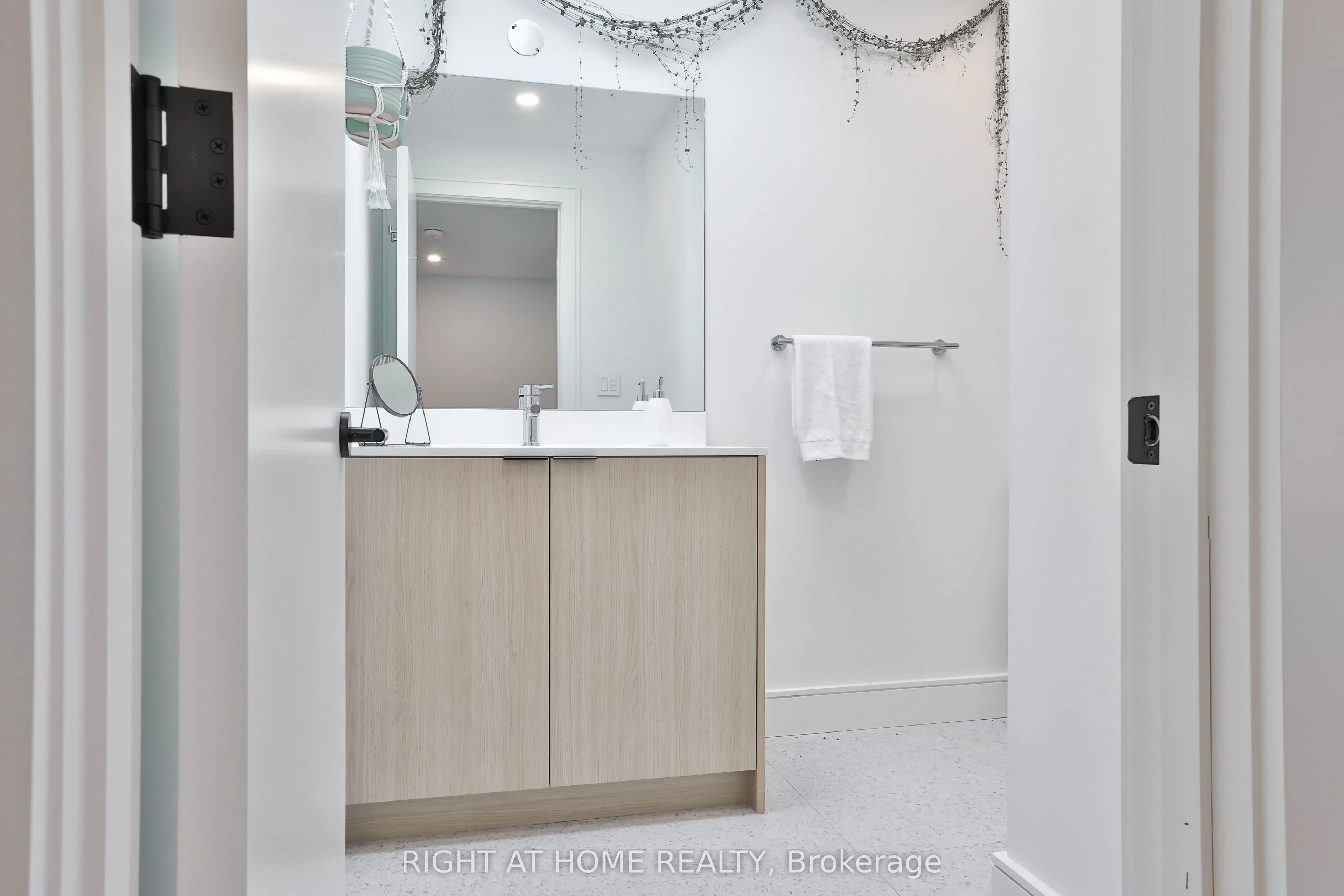 28 SALEM Avenue, #LANEWAY