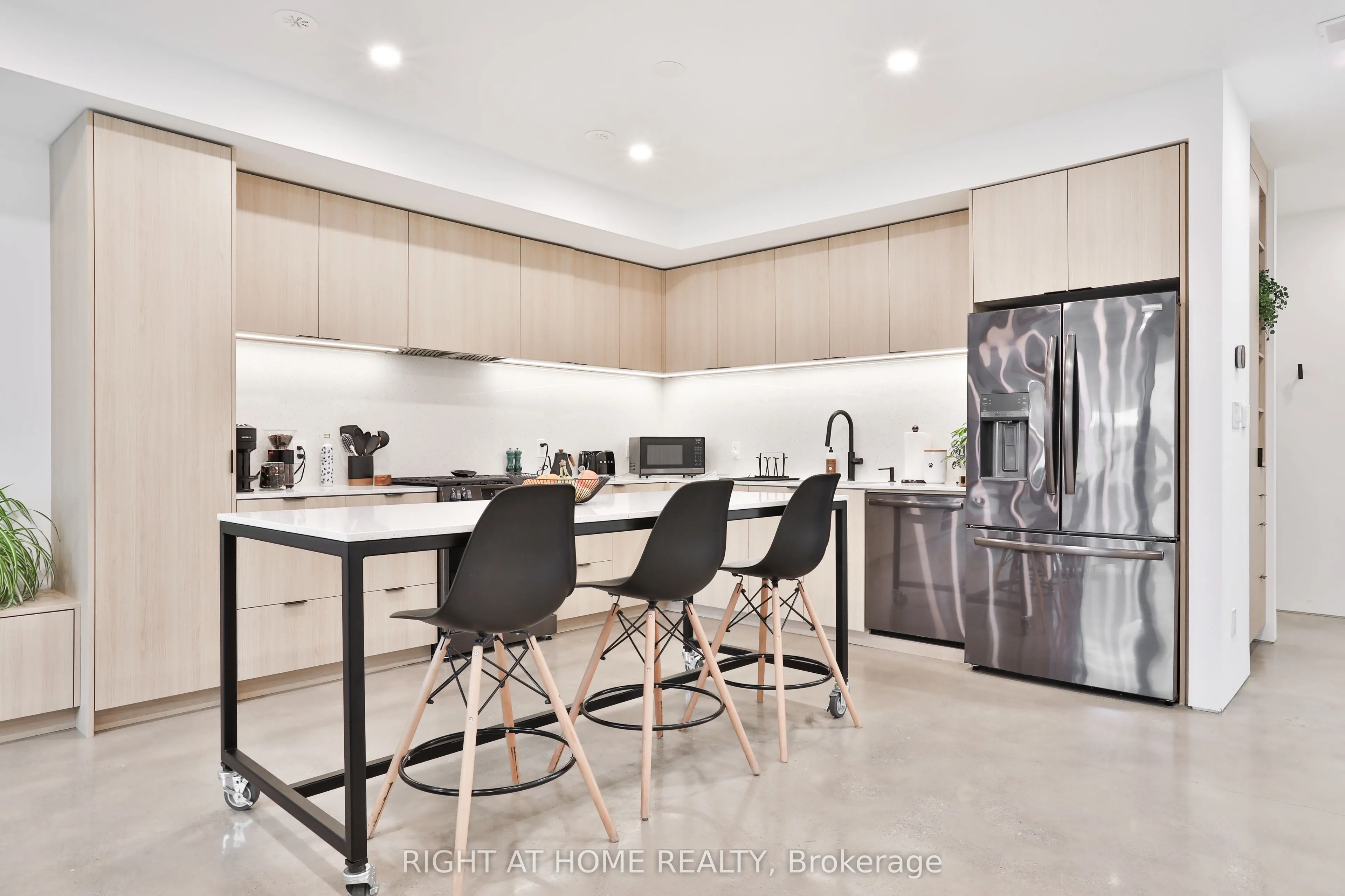 28 SALEM Avenue, #LANEWAY